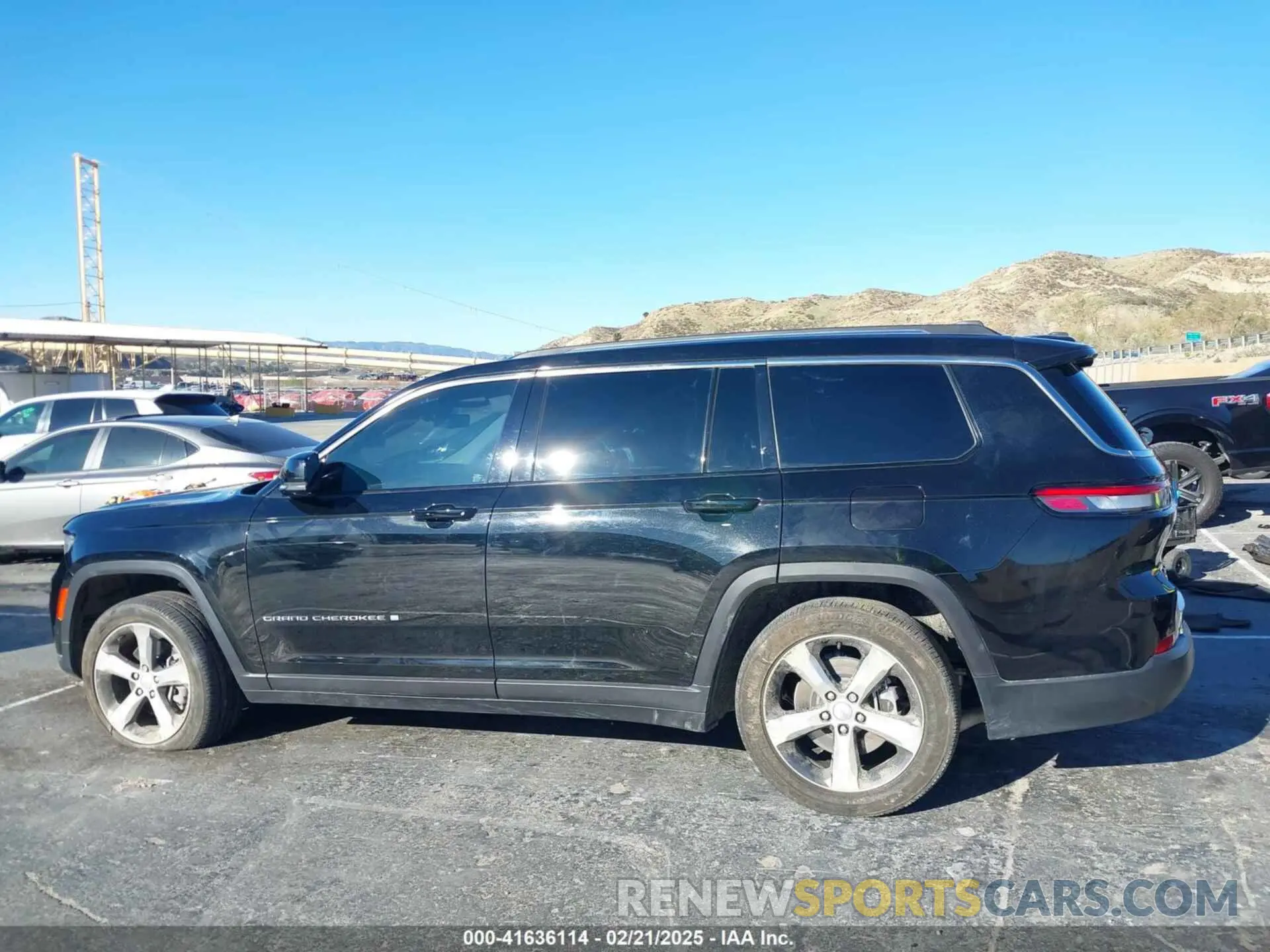 14 Photograph of a damaged car 1C4RJKBGXM8114055 JEEP GRAND CHEROKEE L 2021