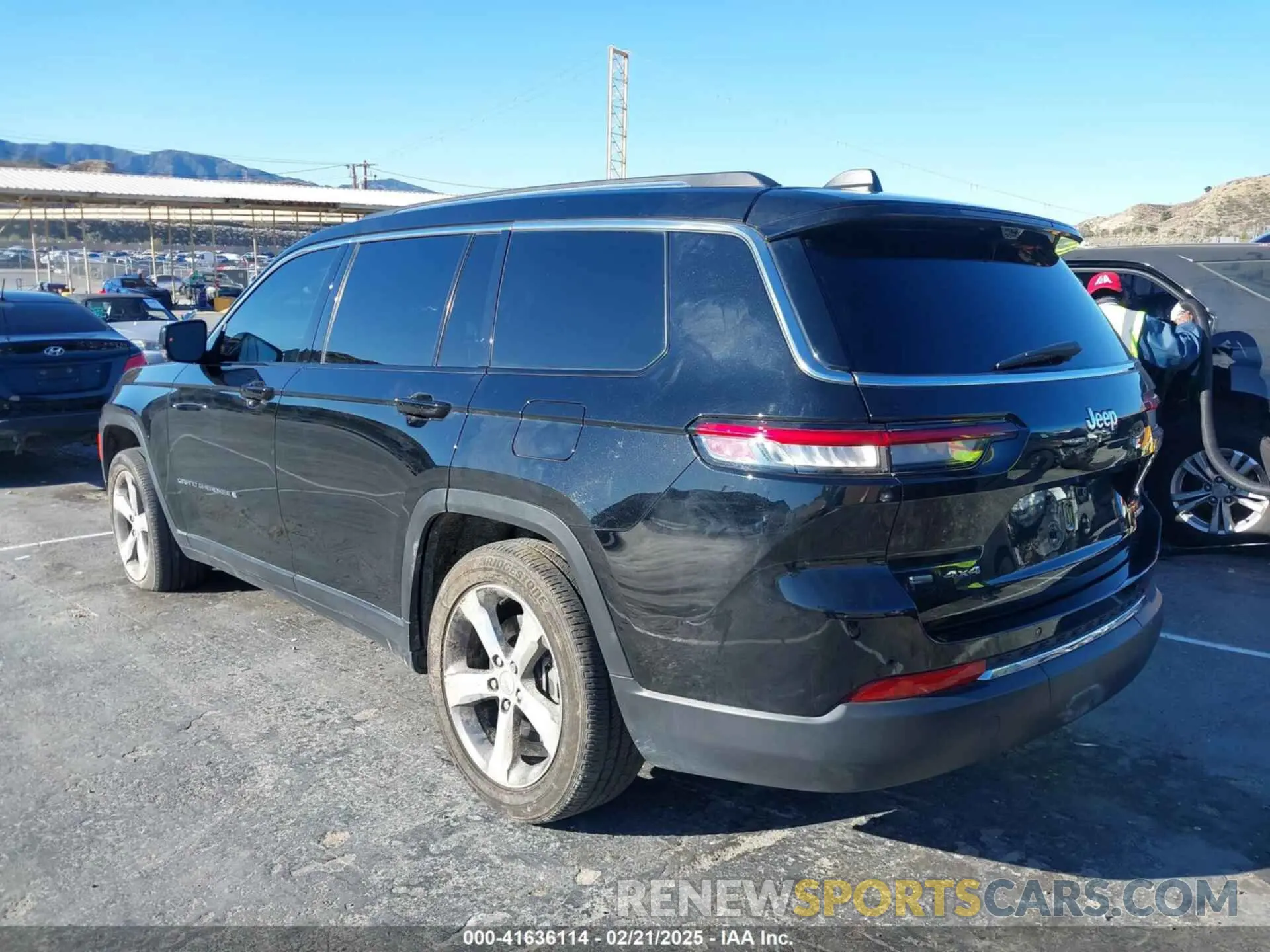 3 Photograph of a damaged car 1C4RJKBGXM8114055 JEEP GRAND CHEROKEE L 2021