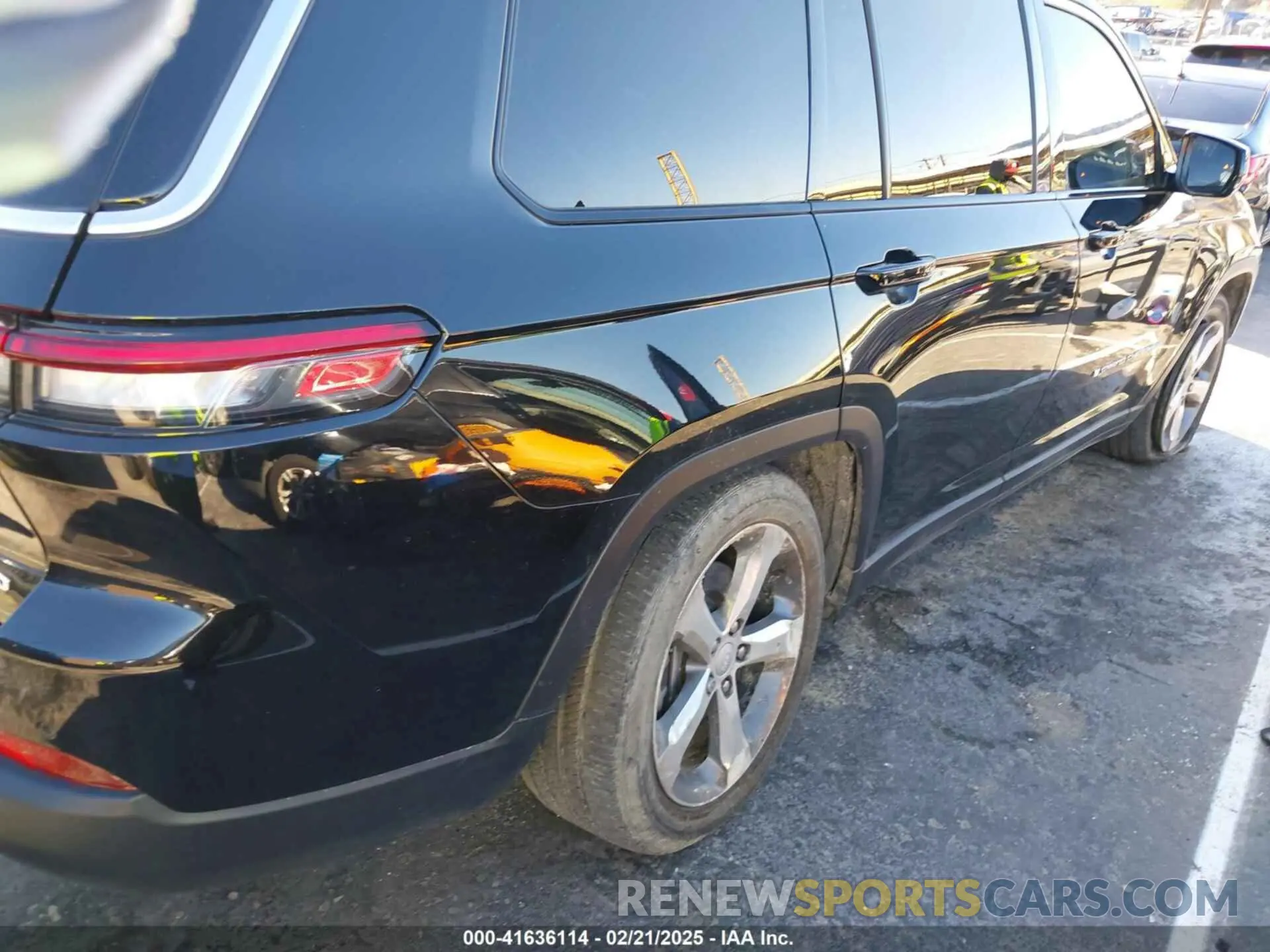 6 Photograph of a damaged car 1C4RJKBGXM8114055 JEEP GRAND CHEROKEE L 2021