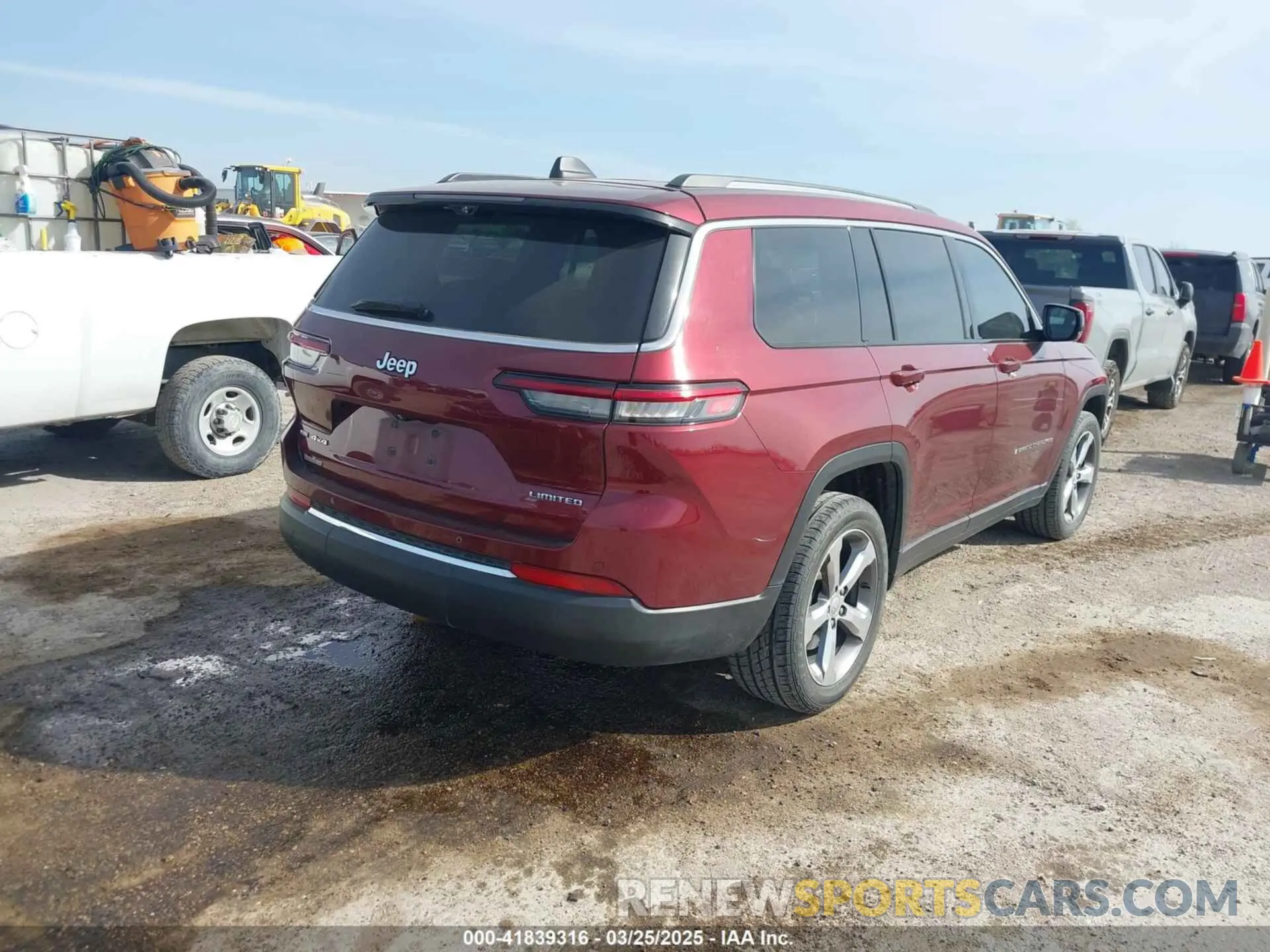 4 Photograph of a damaged car 1C4RJKBGXM8119742 JEEP GRAND CHEROKEE L 2021