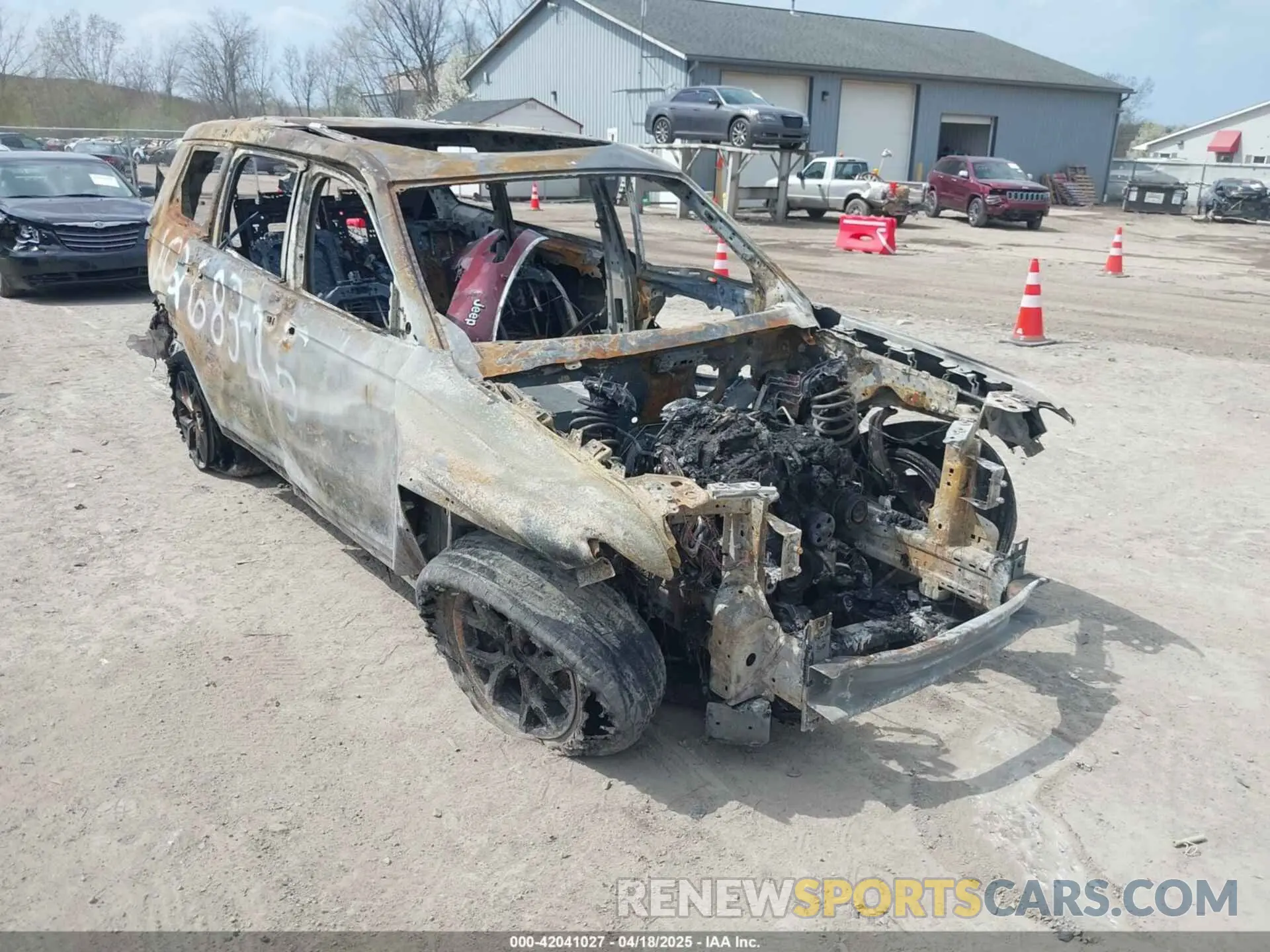 1 Photograph of a damaged car 1C4RJKBGXM8190035 JEEP GRAND CHEROKEE L 2021