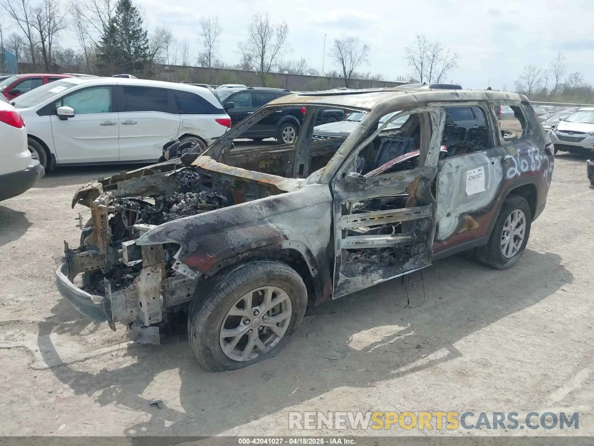 2 Photograph of a damaged car 1C4RJKBGXM8190035 JEEP GRAND CHEROKEE L 2021