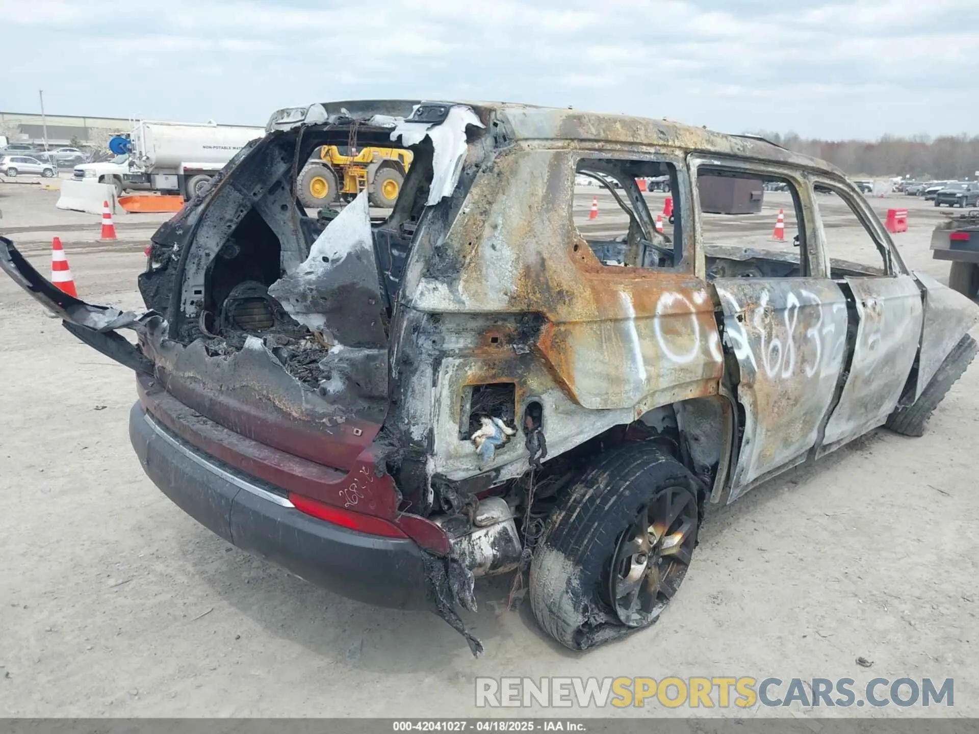 4 Photograph of a damaged car 1C4RJKBGXM8190035 JEEP GRAND CHEROKEE L 2021