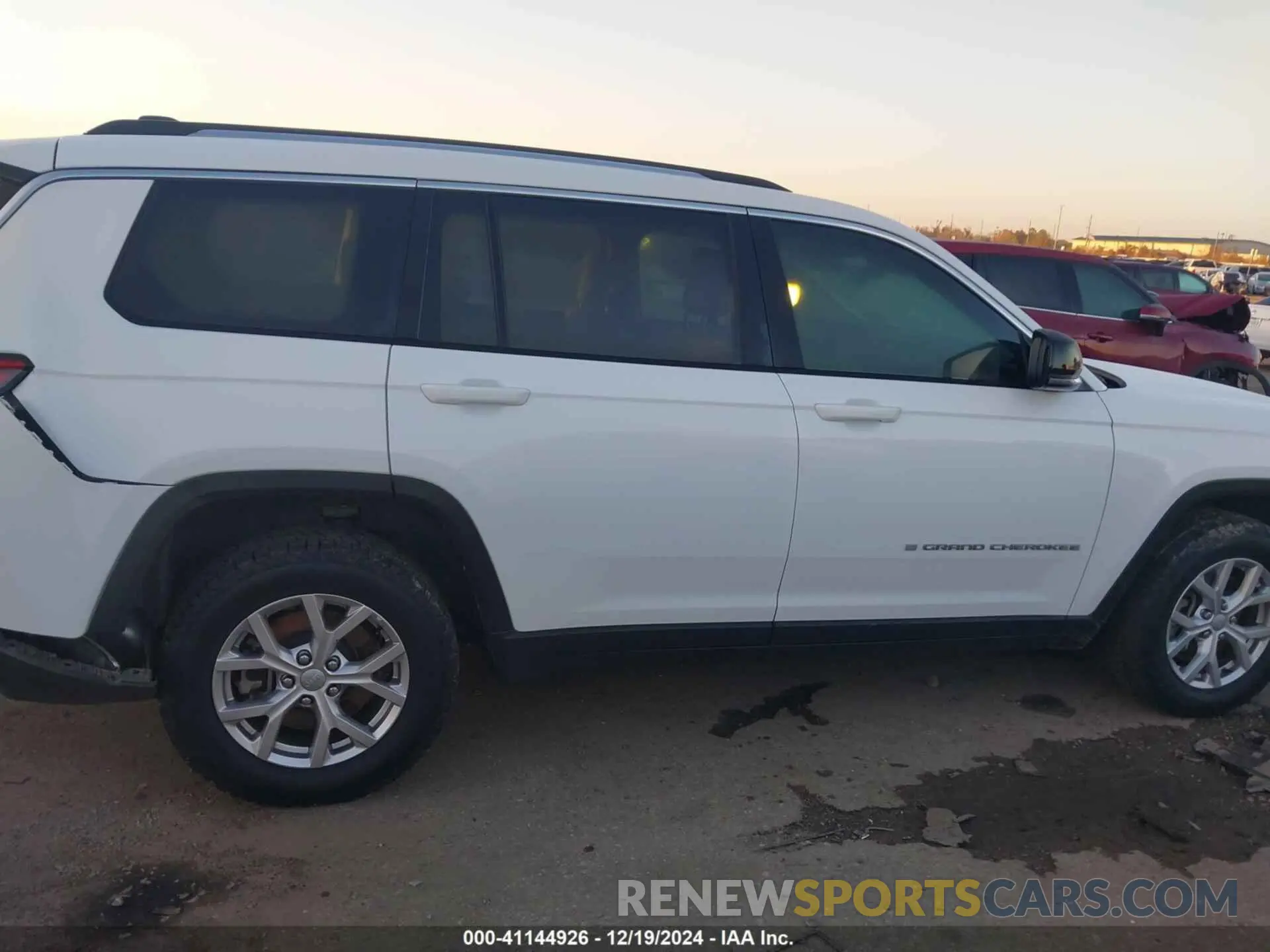 13 Photograph of a damaged car 1C4RJKBGXM8196322 JEEP GRAND CHEROKEE L 2021