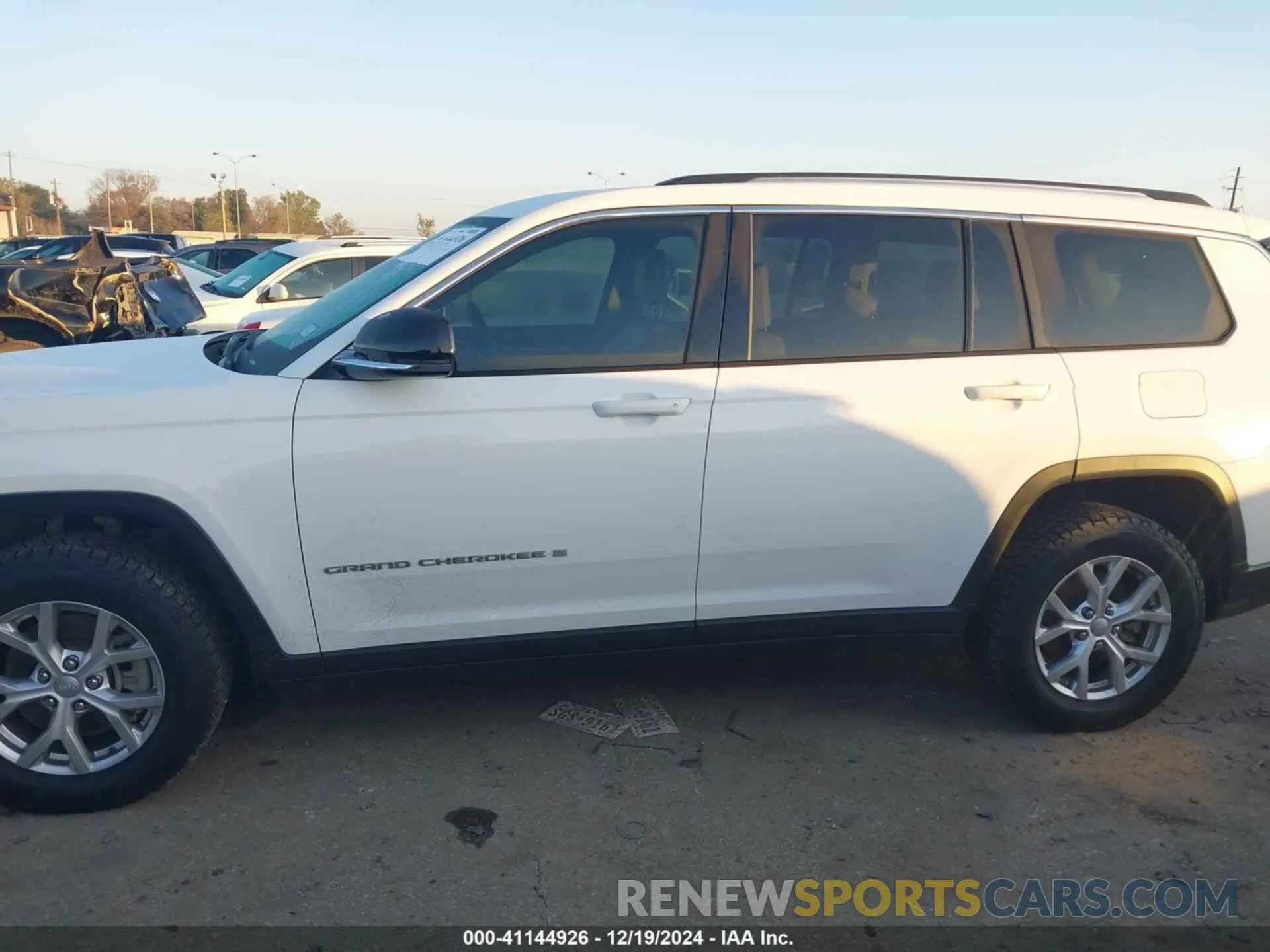 14 Photograph of a damaged car 1C4RJKBGXM8196322 JEEP GRAND CHEROKEE L 2021