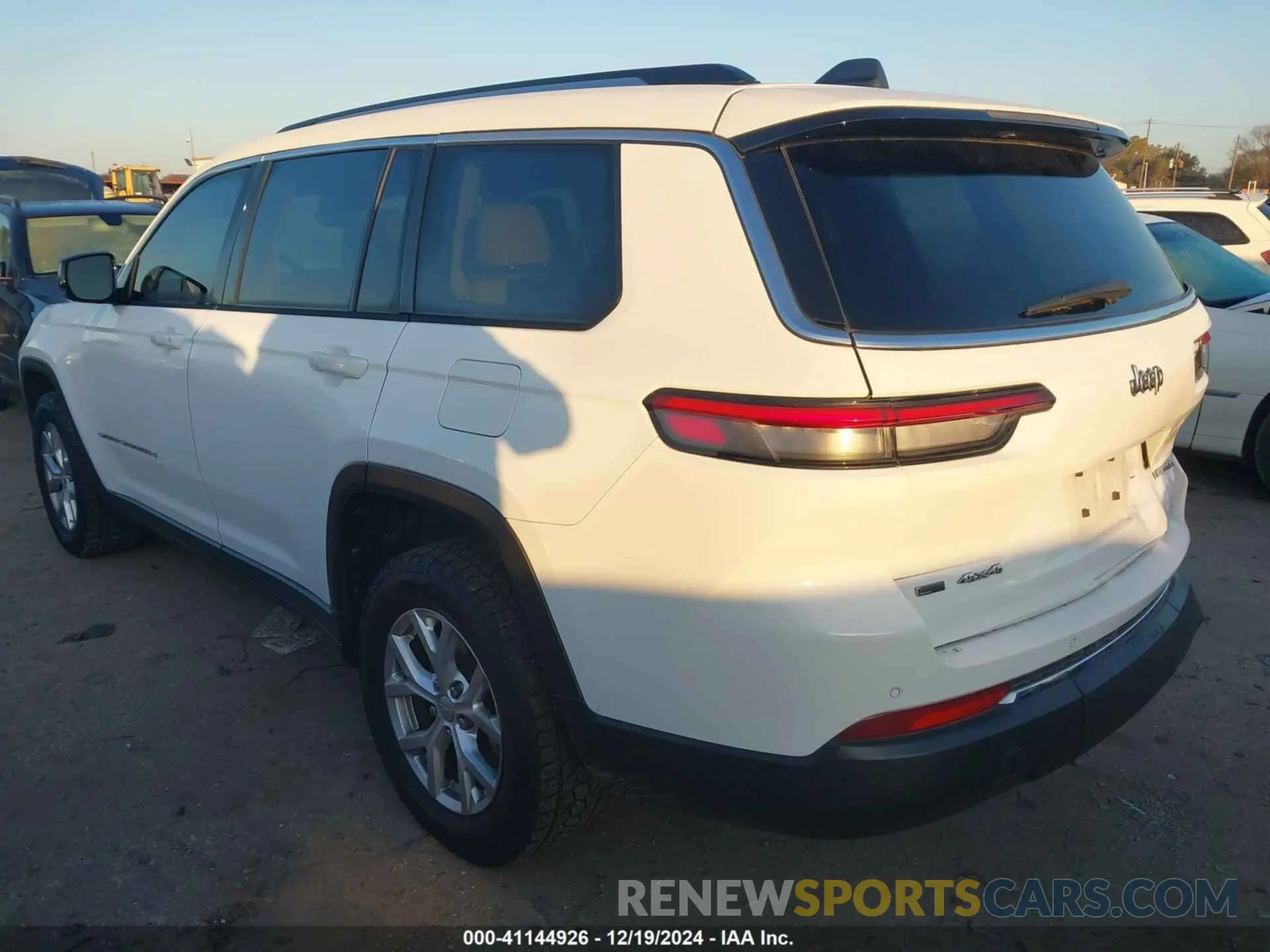 3 Photograph of a damaged car 1C4RJKBGXM8196322 JEEP GRAND CHEROKEE L 2021