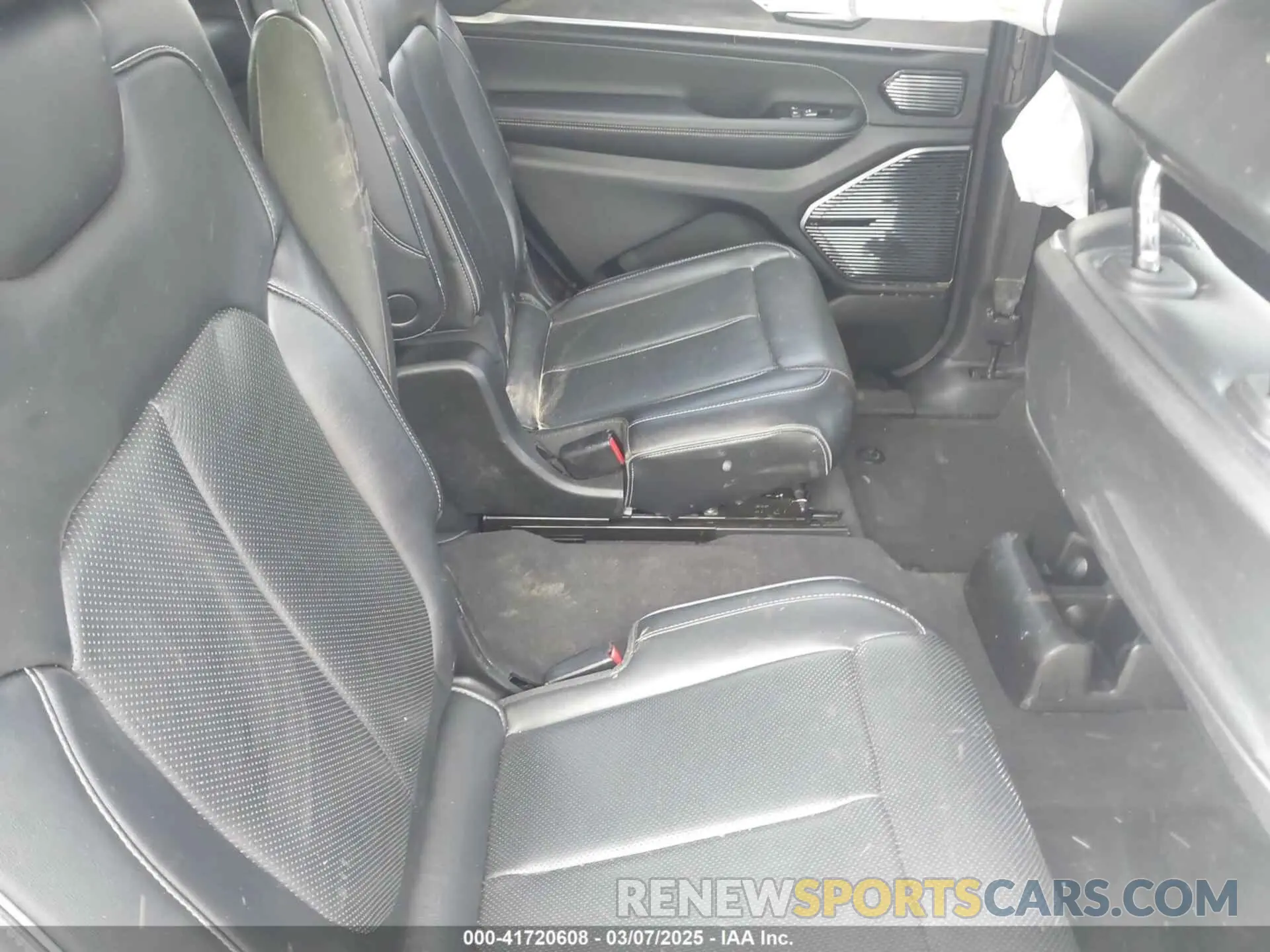 8 Photograph of a damaged car 1C4RJKDG0M8179171 JEEP GRAND CHEROKEE L 2021
