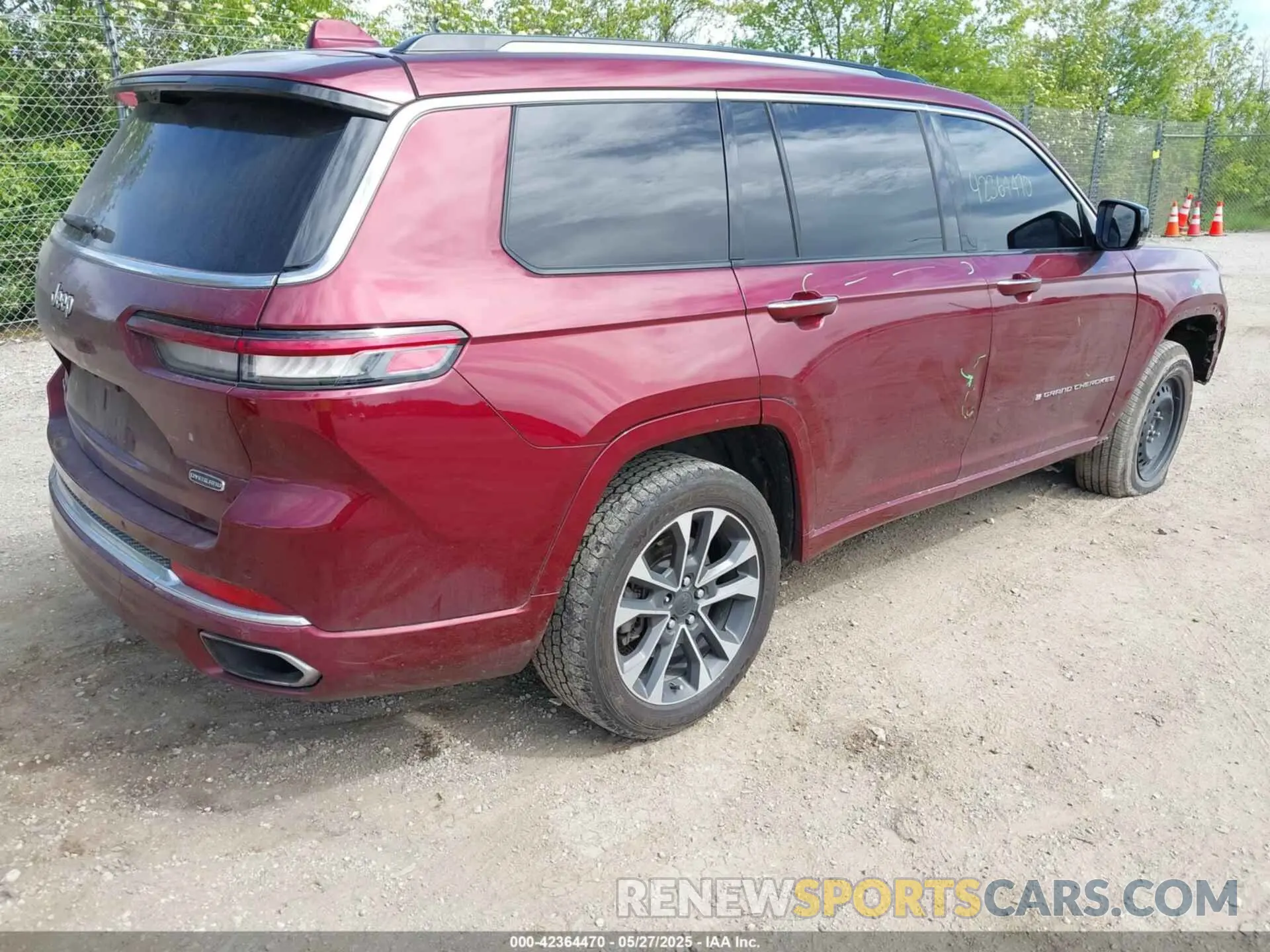 4 Photograph of a damaged car 1C4RJKDG1M8181222 JEEP GRAND CHEROKEE L 2021