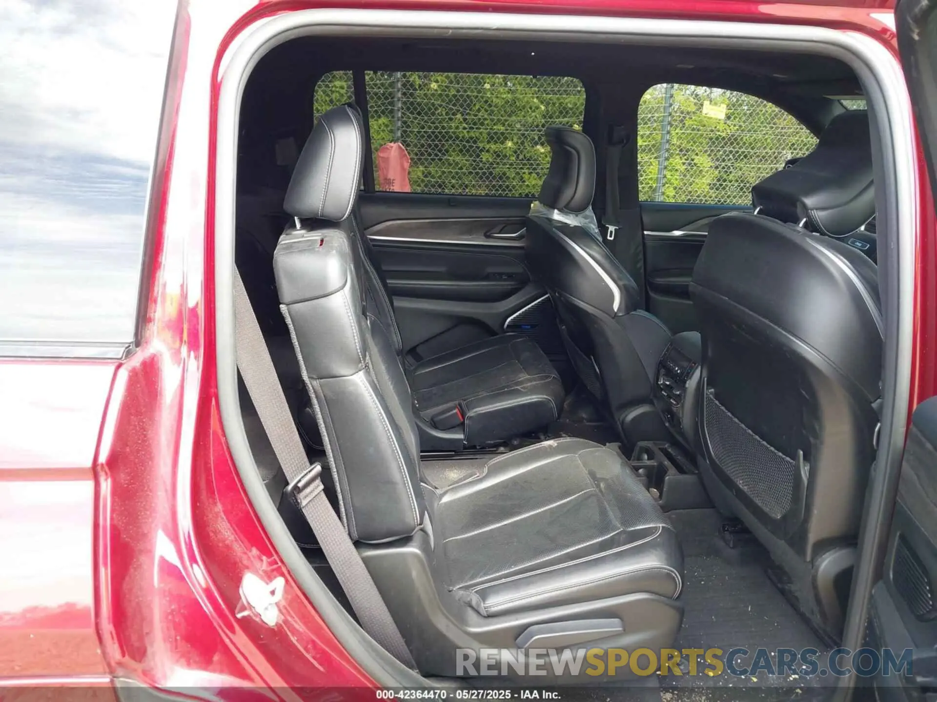 8 Photograph of a damaged car 1C4RJKDG1M8181222 JEEP GRAND CHEROKEE L 2021