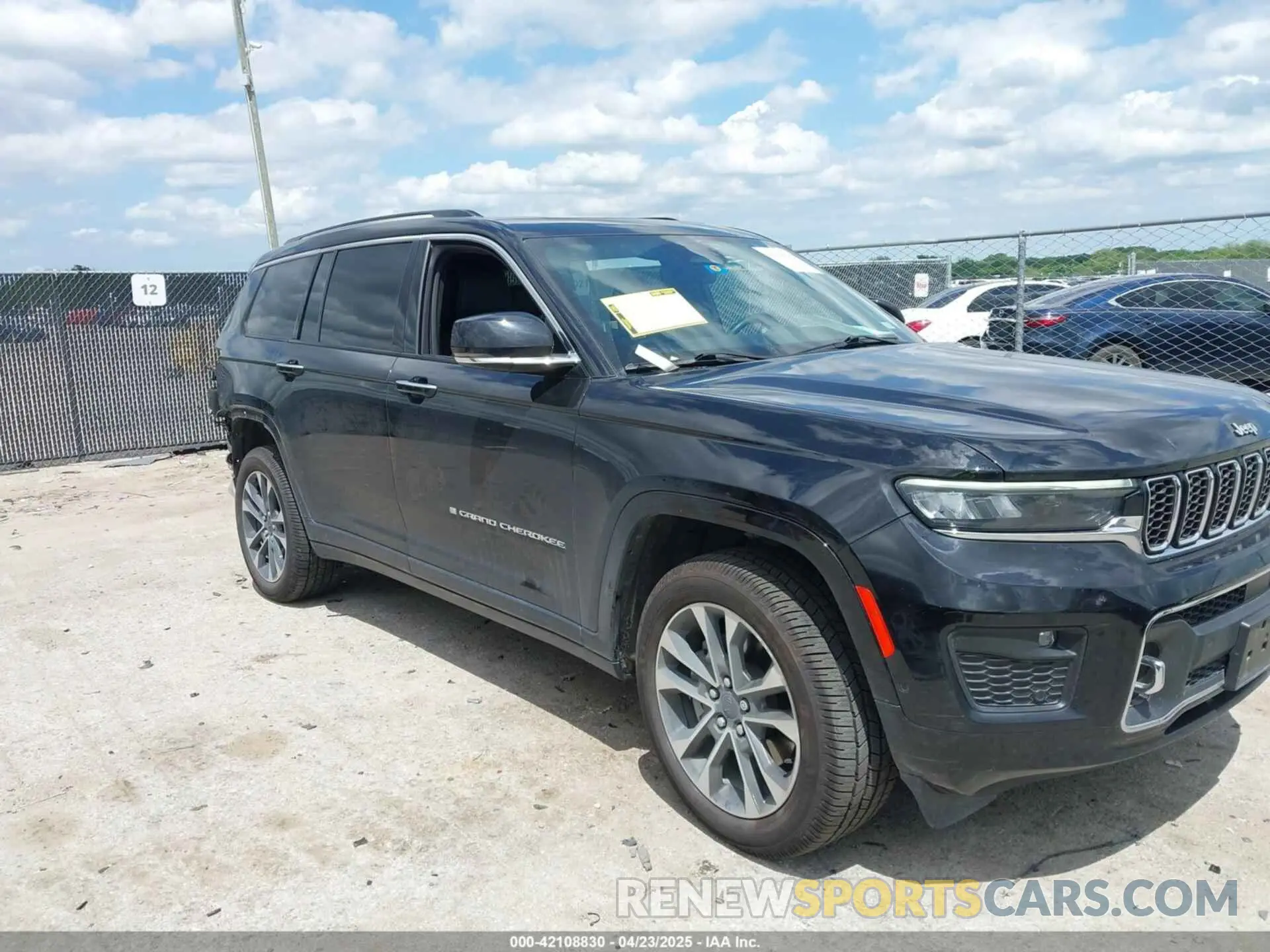 1 Photograph of a damaged car 1C4RJKDG2M8132417 JEEP GRAND CHEROKEE L 2021
