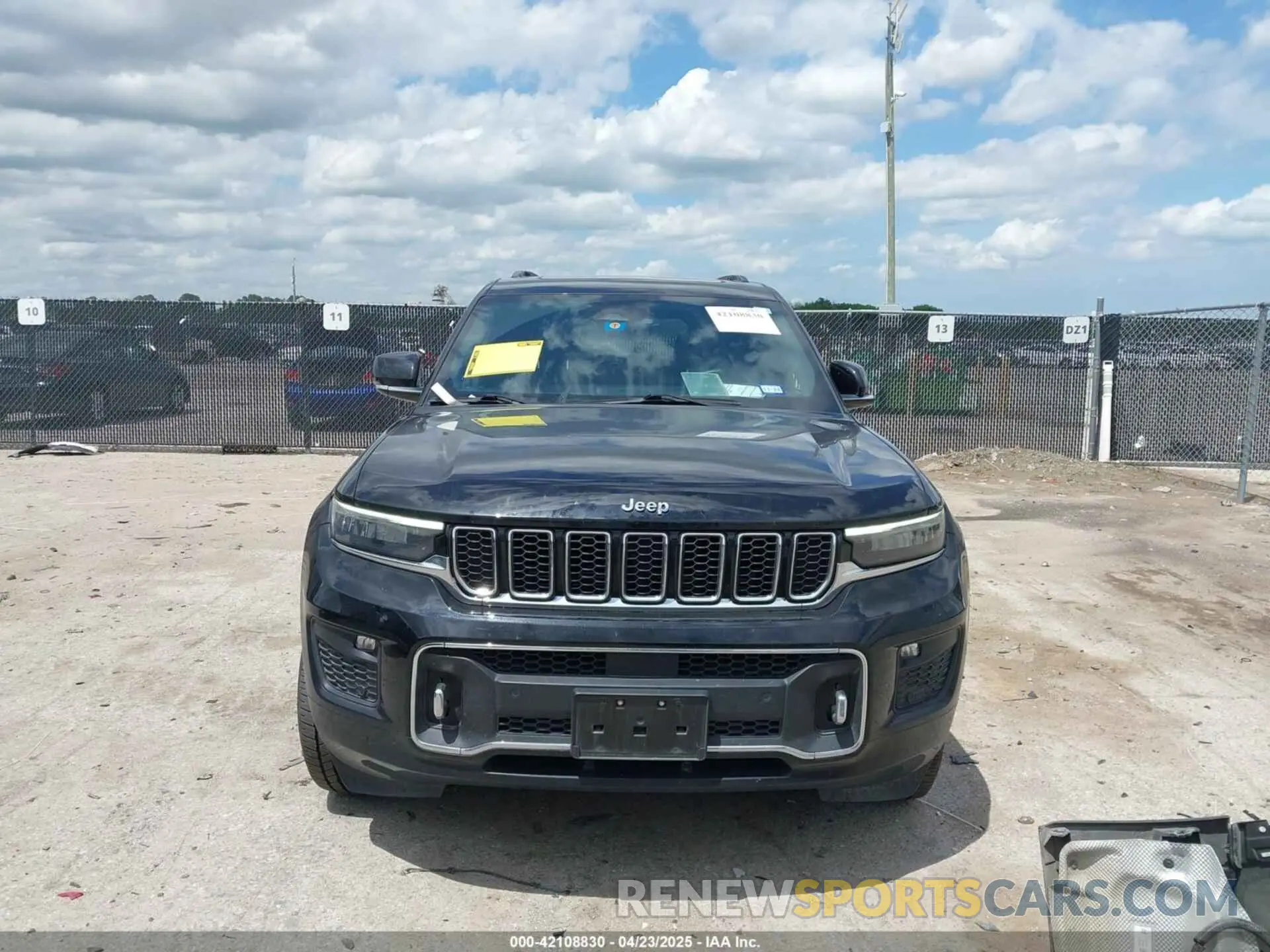 12 Photograph of a damaged car 1C4RJKDG2M8132417 JEEP GRAND CHEROKEE L 2021
