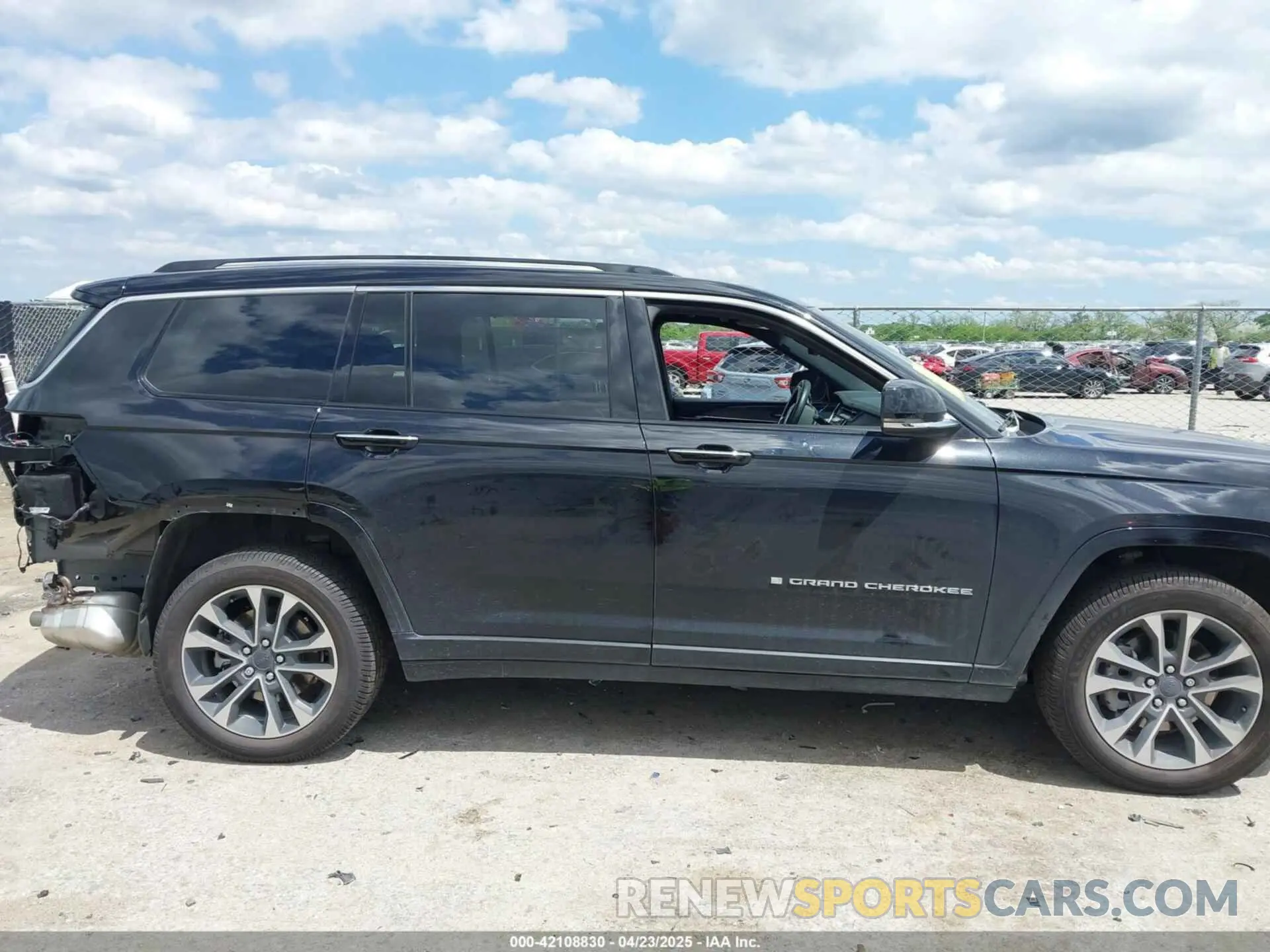 13 Photograph of a damaged car 1C4RJKDG2M8132417 JEEP GRAND CHEROKEE L 2021