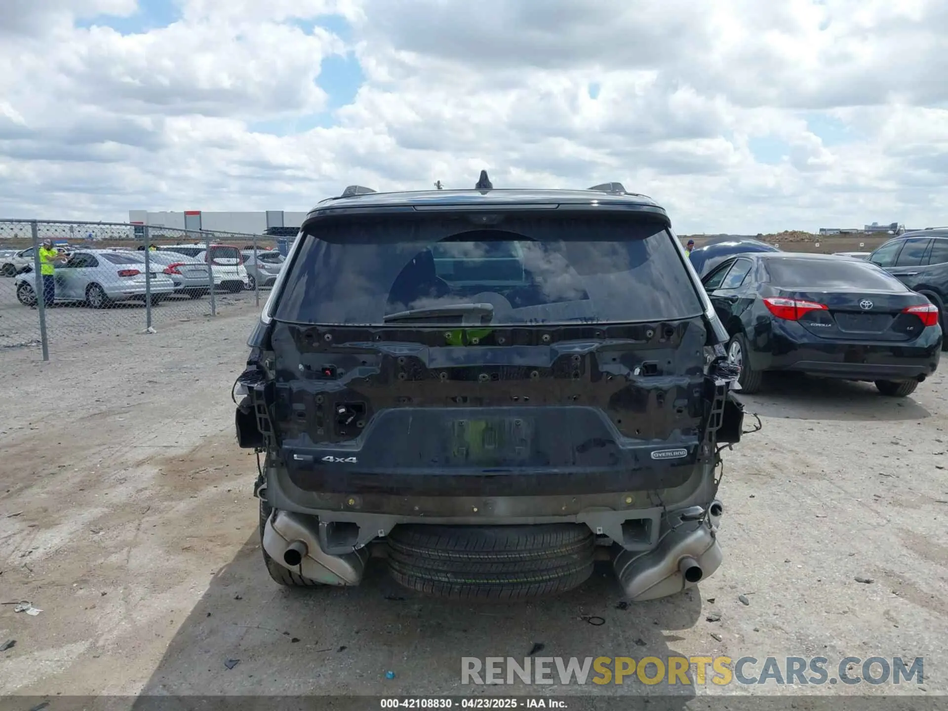 16 Photograph of a damaged car 1C4RJKDG2M8132417 JEEP GRAND CHEROKEE L 2021