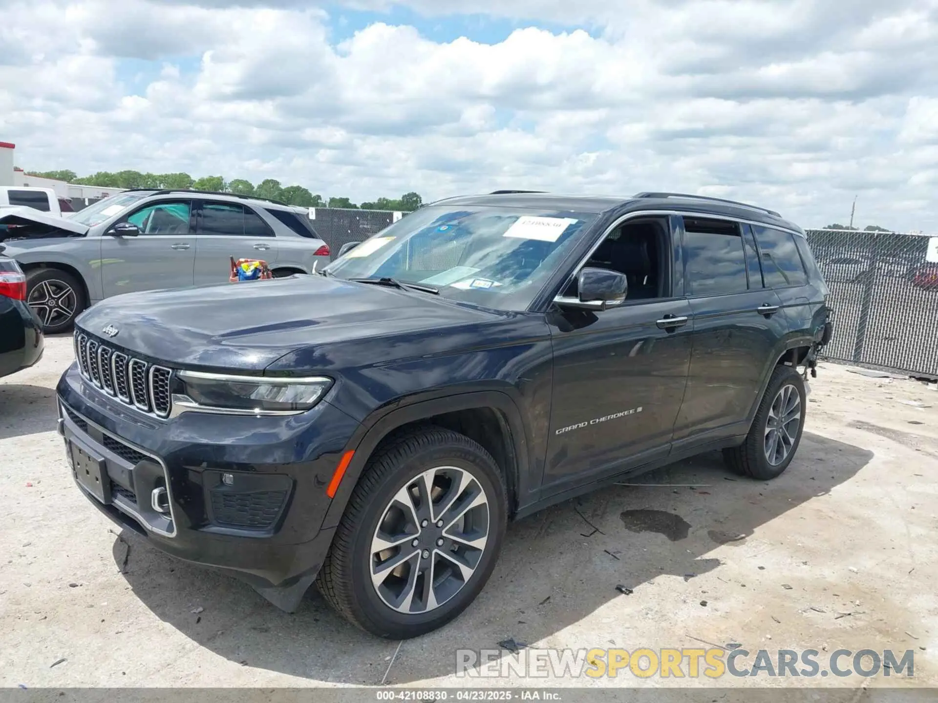 2 Photograph of a damaged car 1C4RJKDG2M8132417 JEEP GRAND CHEROKEE L 2021