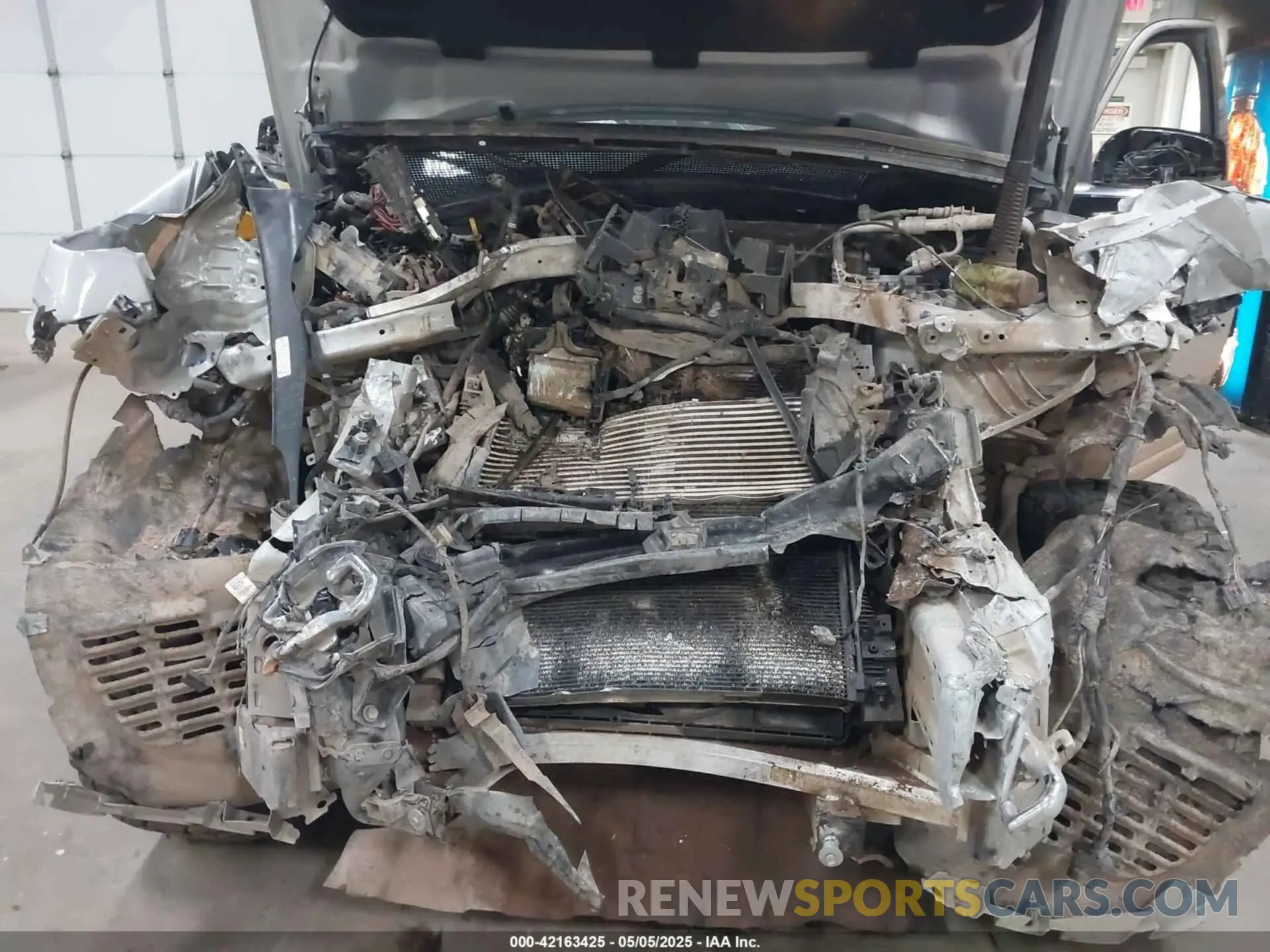 10 Photograph of a damaged car 1C4RJKDG3M8119823 JEEP GRAND CHEROKEE L 2021