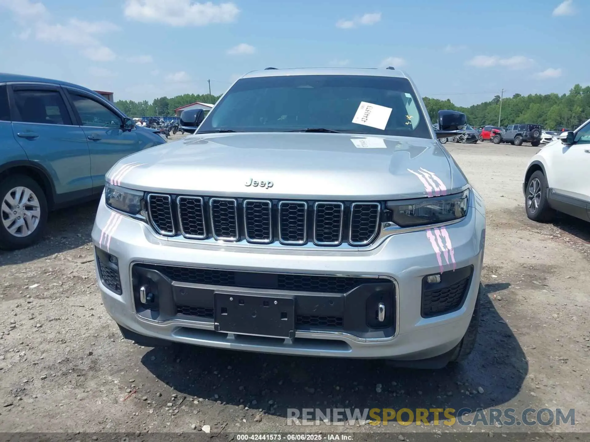 12 Photograph of a damaged car 1C4RJKDG4M8145556 JEEP GRAND CHEROKEE L 2021
