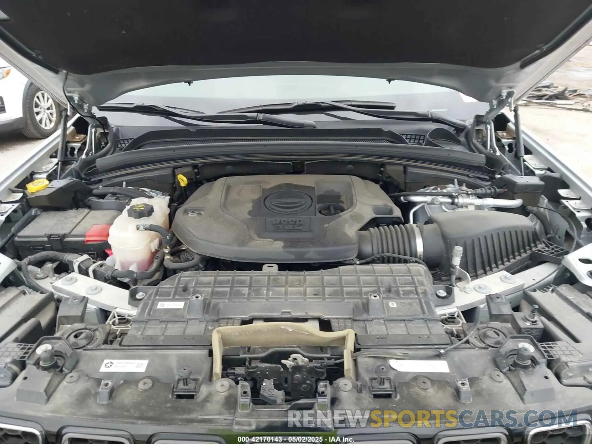 10 Photograph of a damaged car 1C4RJKDG5M8170935 JEEP GRAND CHEROKEE L 2021