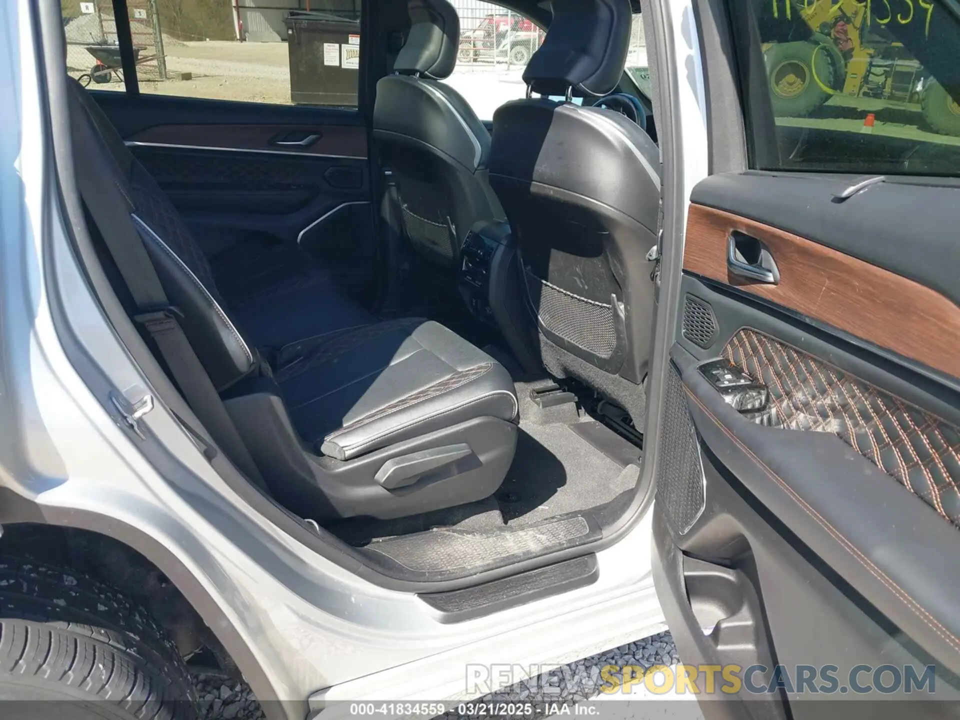 8 Photograph of a damaged car 1C4RJKEG2M8133341 JEEP GRAND CHEROKEE L 2021