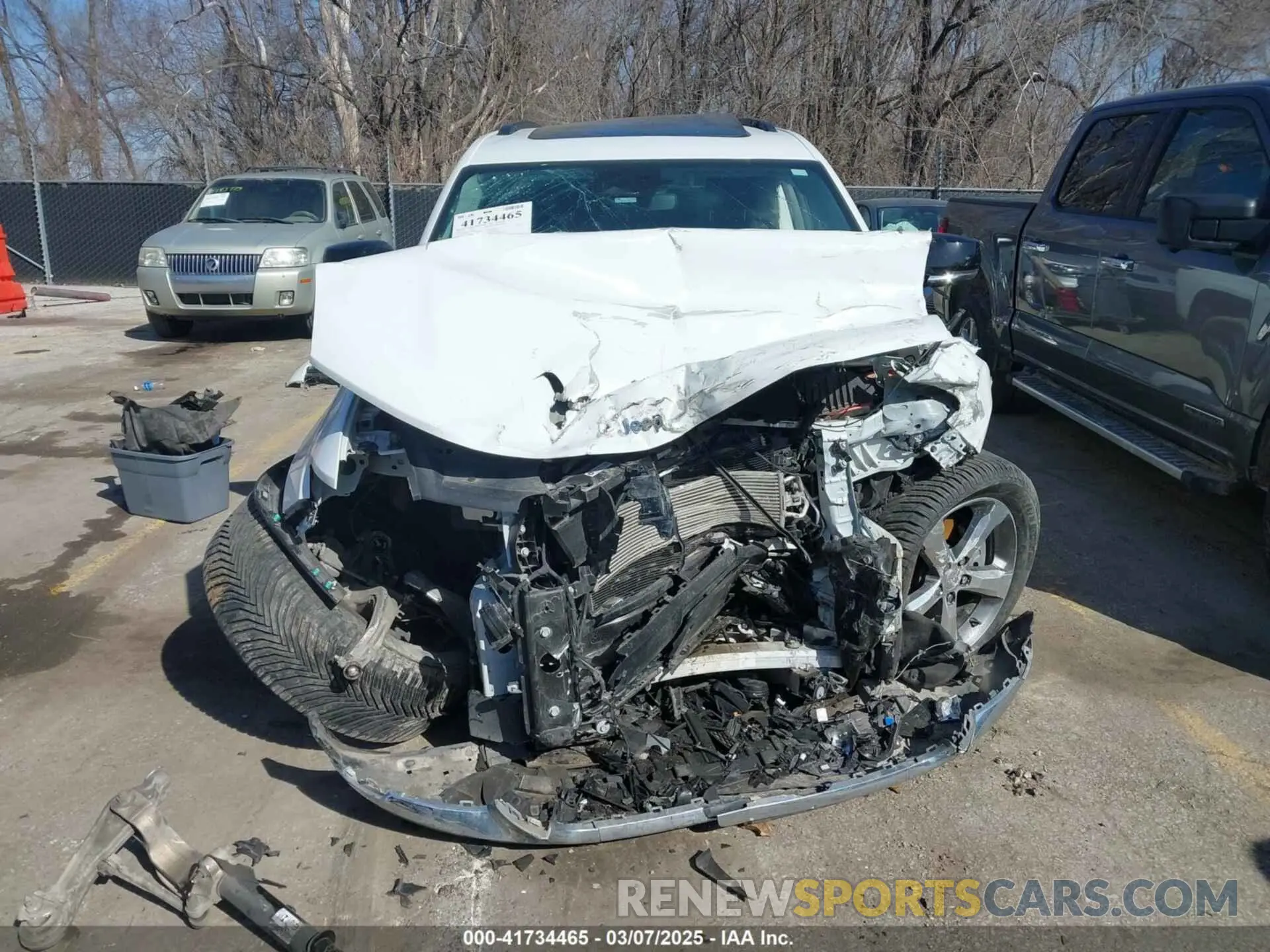 12 Photograph of a damaged car 1C4RJJBG1N8568383 JEEP GRAND CHEROKEE L 2022