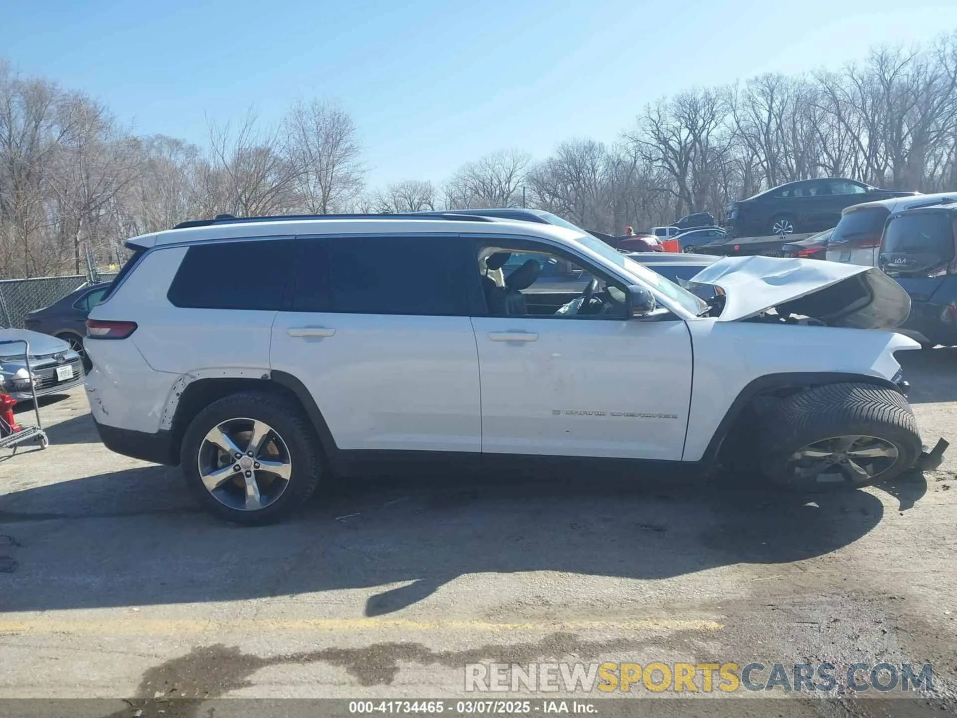 13 Photograph of a damaged car 1C4RJJBG1N8568383 JEEP GRAND CHEROKEE L 2022
