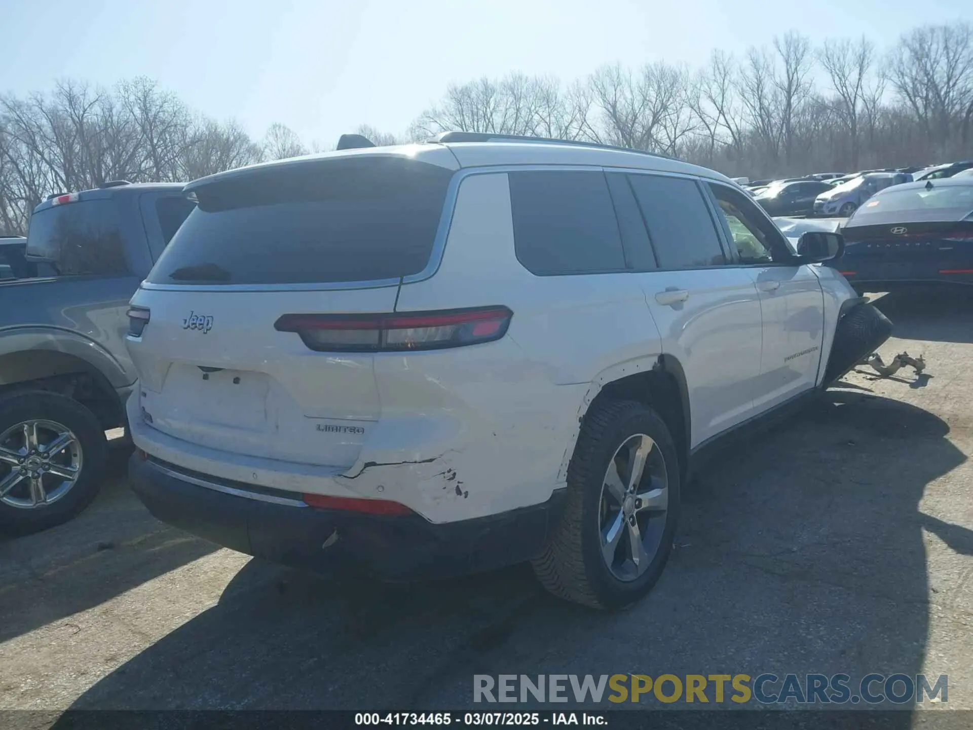 4 Photograph of a damaged car 1C4RJJBG1N8568383 JEEP GRAND CHEROKEE L 2022
