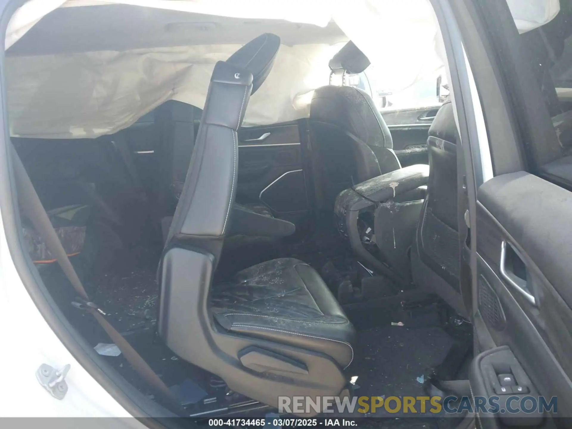 8 Photograph of a damaged car 1C4RJJBG1N8568383 JEEP GRAND CHEROKEE L 2022