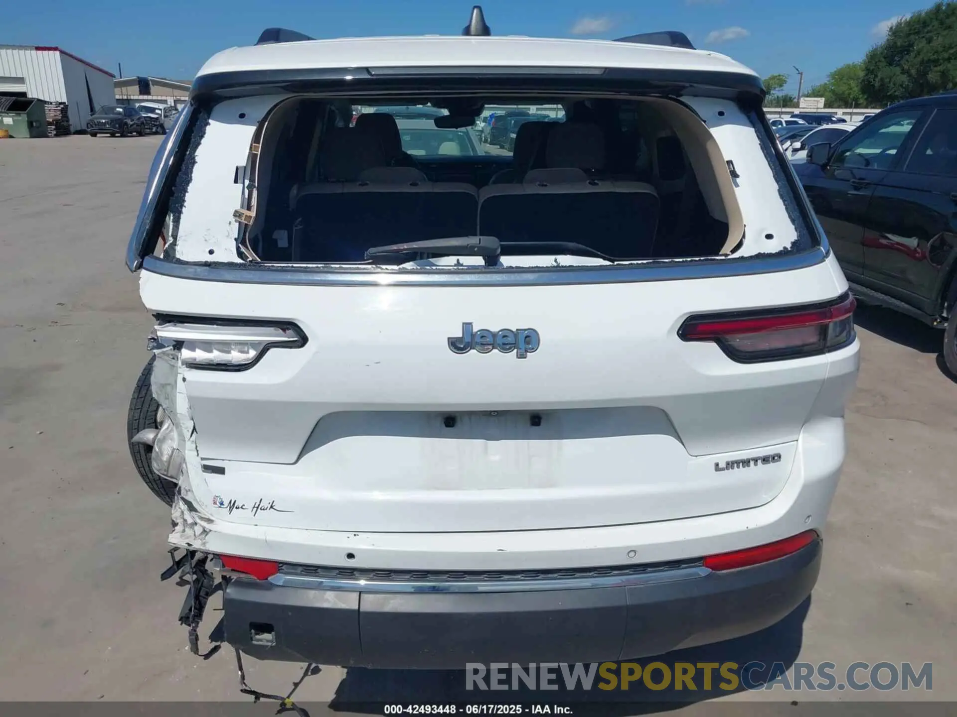 17 Photograph of a damaged car 1C4RJJBG7N8548123 JEEP GRAND CHEROKEE L 2022