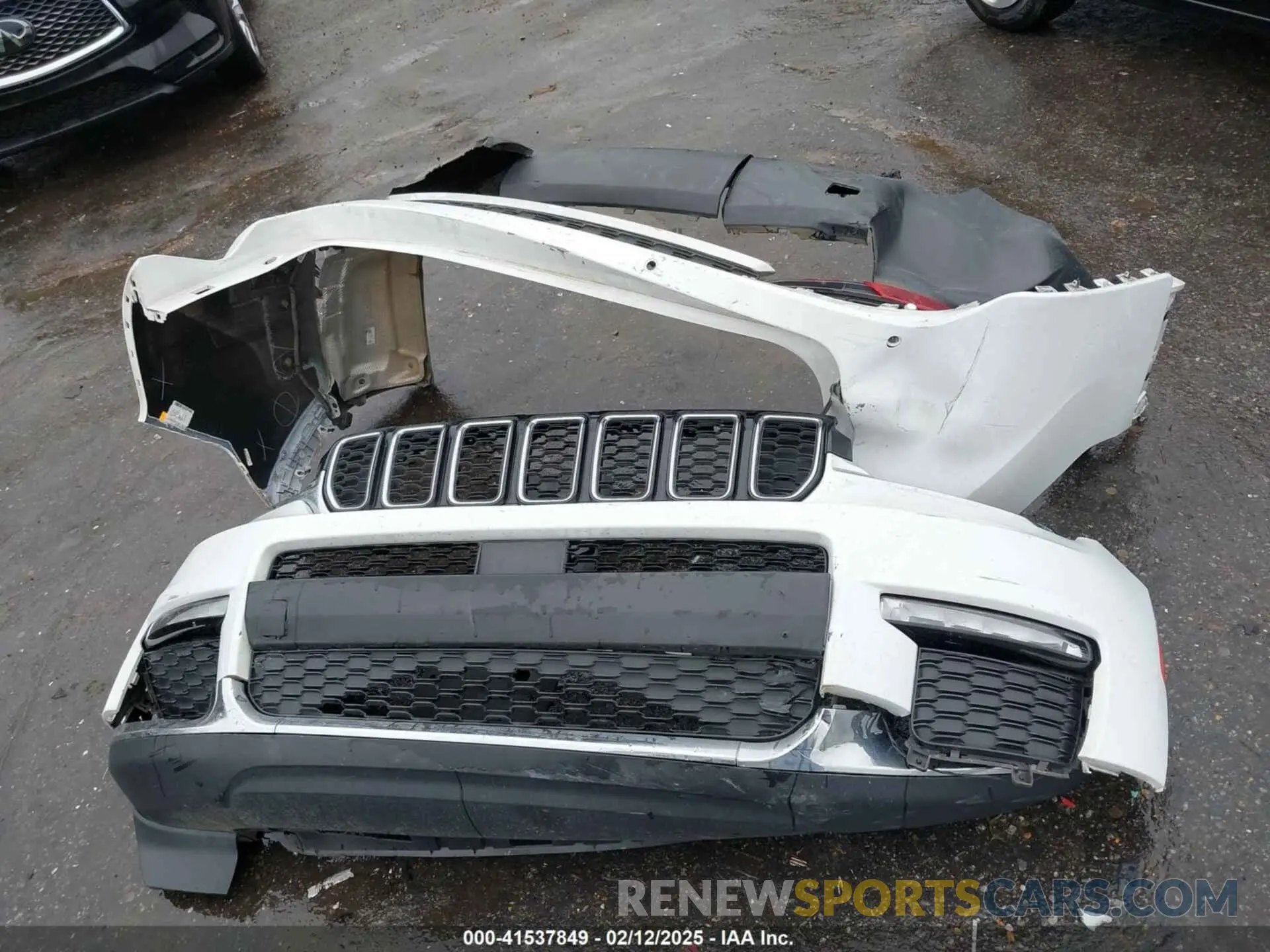 12 Photograph of a damaged car 1C4RJJBG9N8574495 JEEP GRAND CHEROKEE L 2022