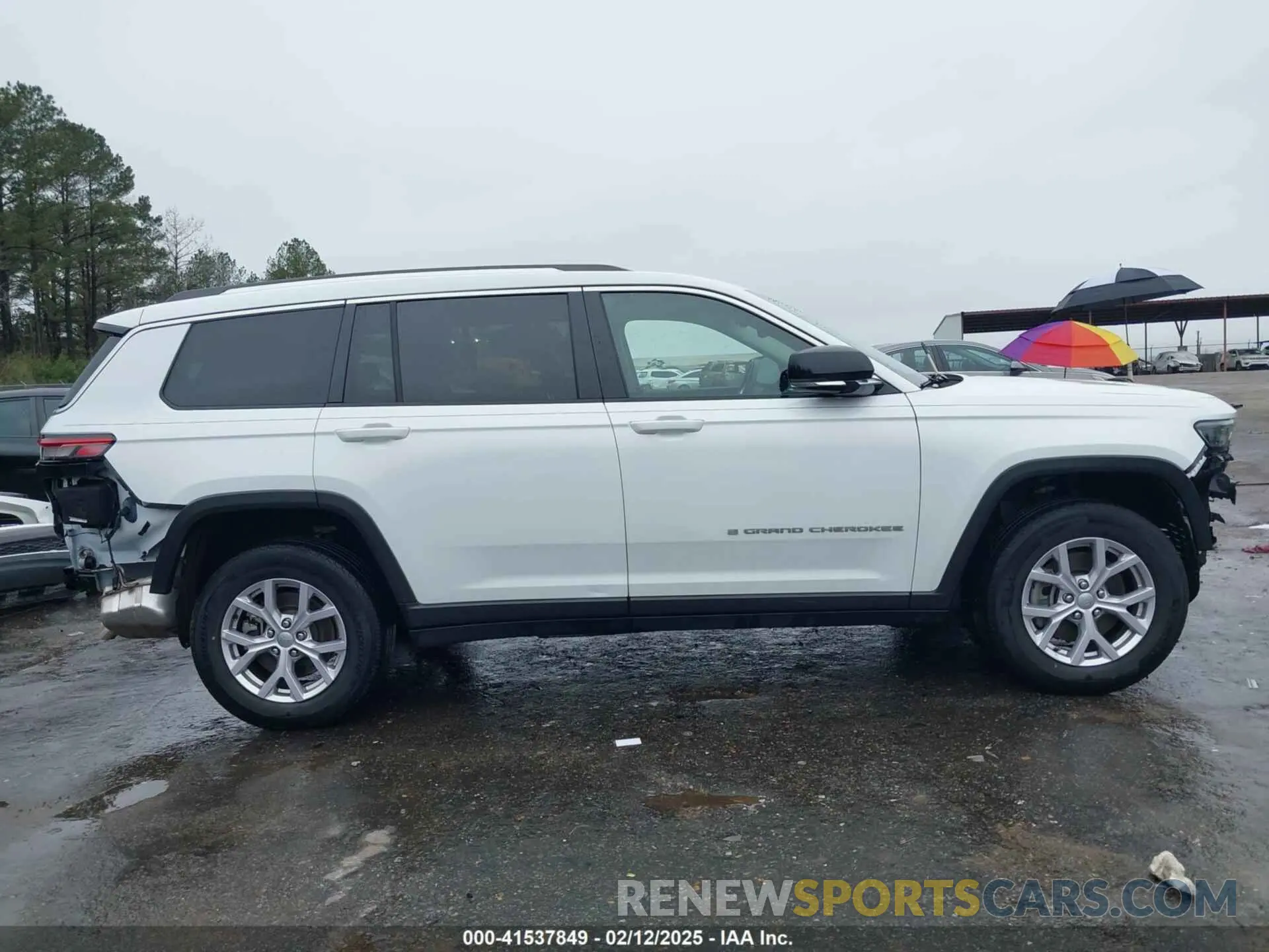 14 Photograph of a damaged car 1C4RJJBG9N8574495 JEEP GRAND CHEROKEE L 2022