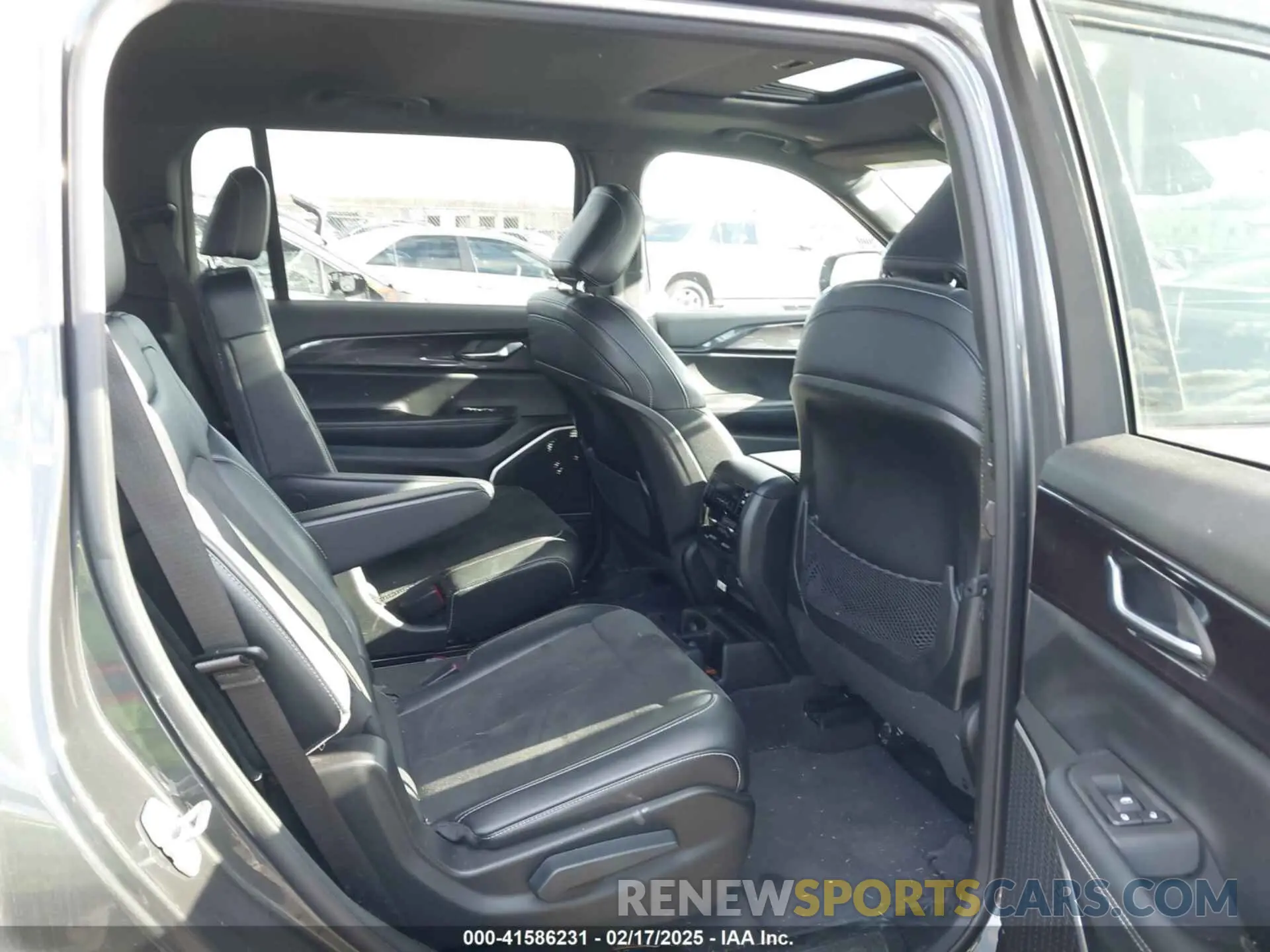 8 Фотография поврежденного автомобиля 1C4RJKAG2N8542592 JEEP GRAND CHEROKEE L 2022