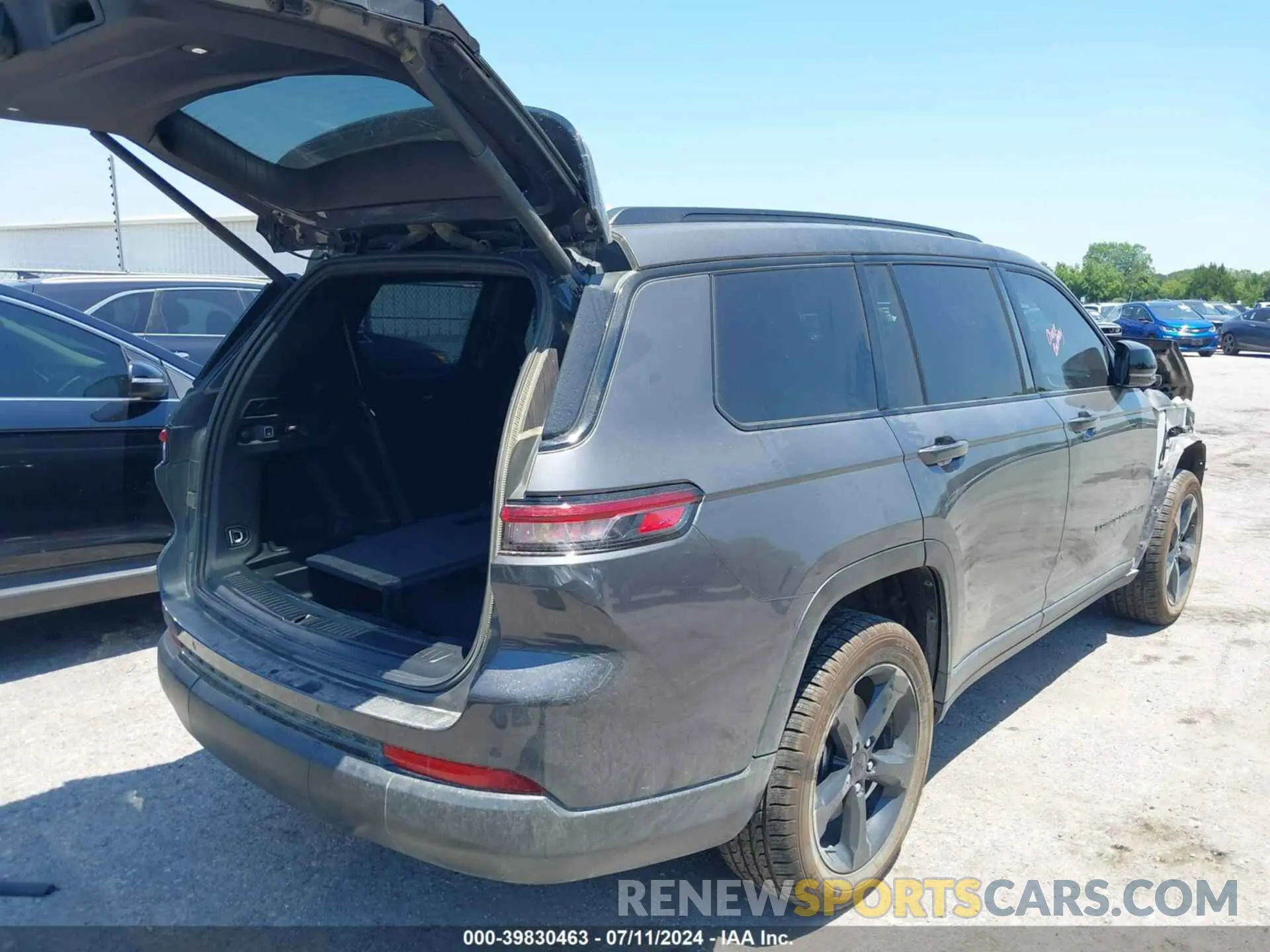 4 Photograph of a damaged car 1C4RJKAG9N8517415 JEEP GRAND CHEROKEE L 2022