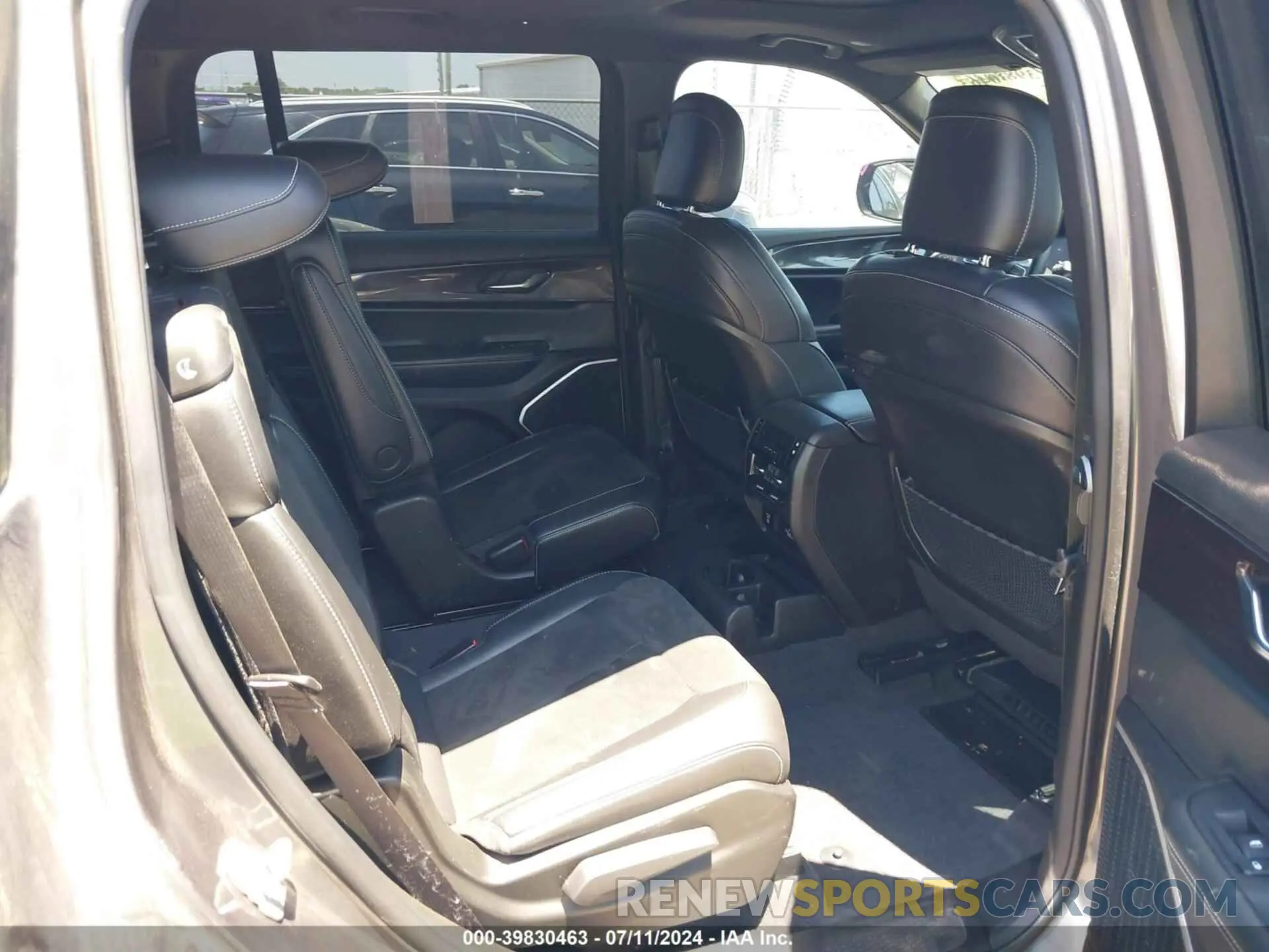 8 Photograph of a damaged car 1C4RJKAG9N8517415 JEEP GRAND CHEROKEE L 2022