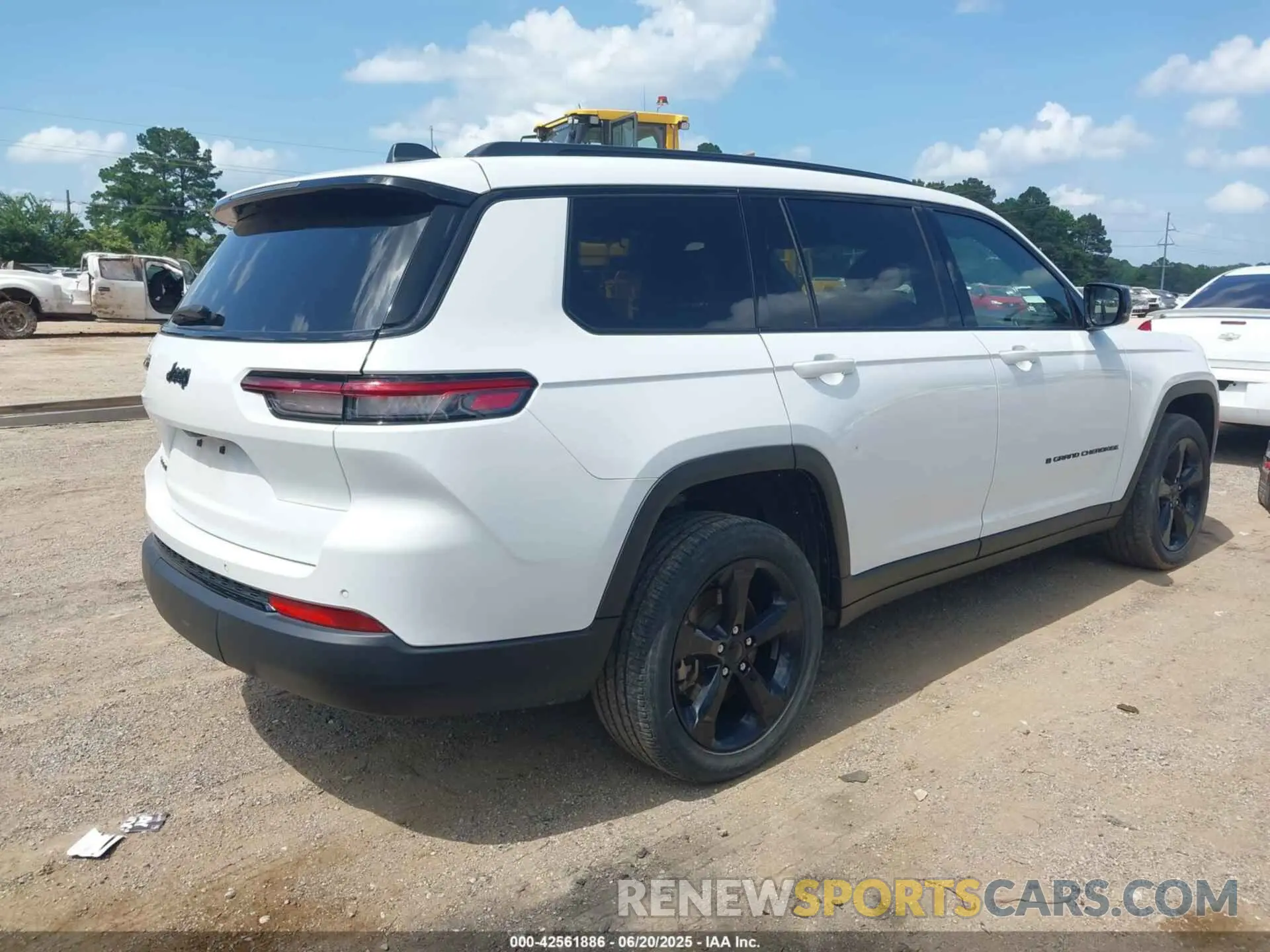 4 Photograph of a damaged car 1C4RJKAGXN8504527 JEEP GRAND CHEROKEE L 2022