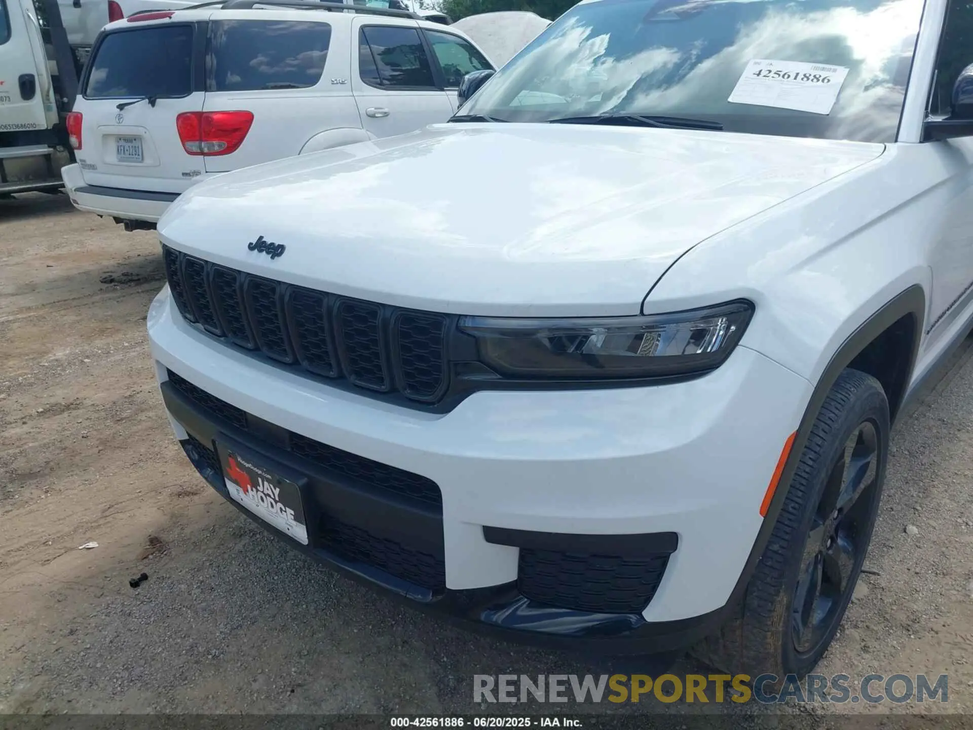 6 Photograph of a damaged car 1C4RJKAGXN8504527 JEEP GRAND CHEROKEE L 2022