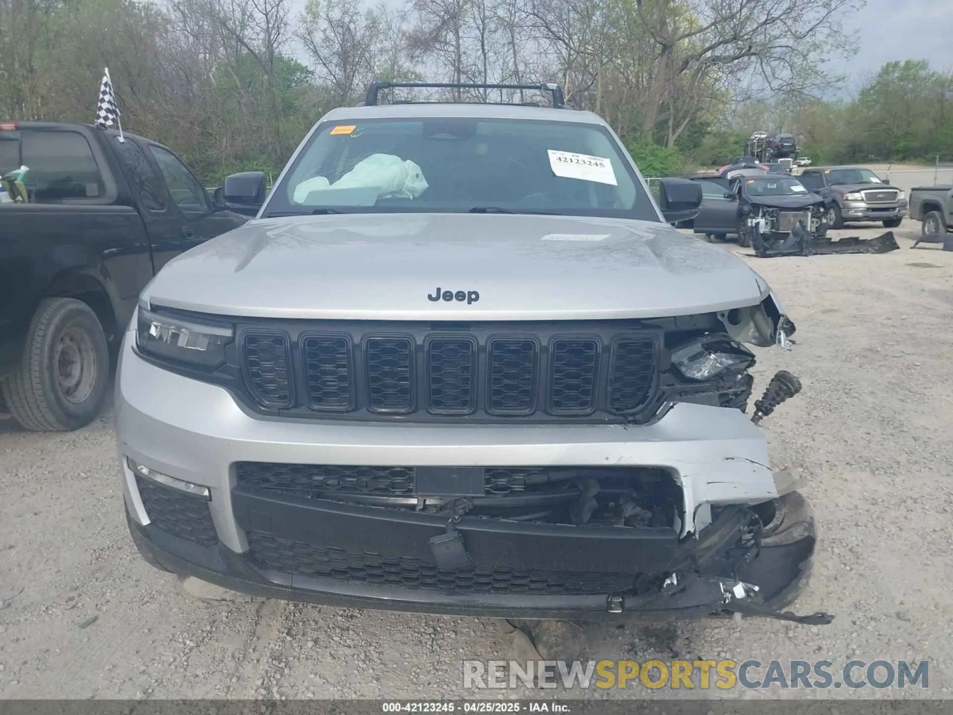 12 Photograph of a damaged car 1C4RJKBG3N8563661 JEEP GRAND CHEROKEE L 2022