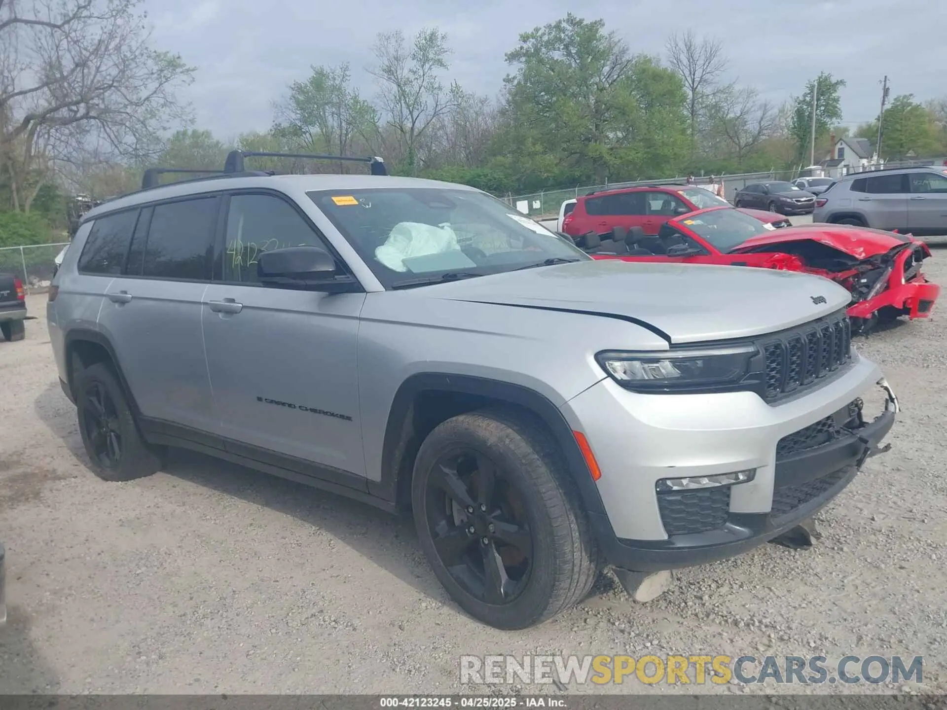 13 Photograph of a damaged car 1C4RJKBG3N8563661 JEEP GRAND CHEROKEE L 2022