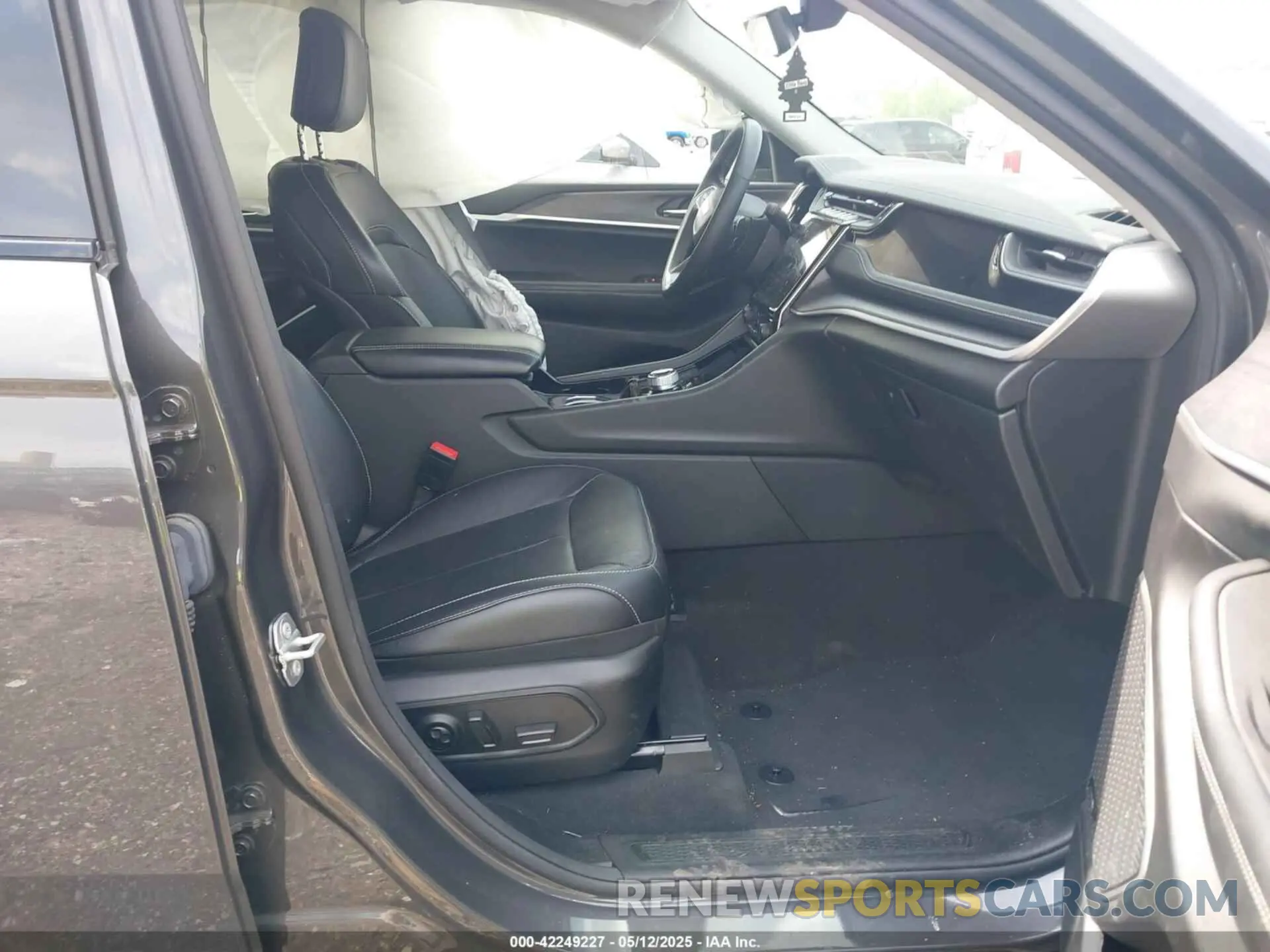 5 Фотография поврежденного автомобиля 1C4RJKBG3N8621834 JEEP GRAND CHEROKEE L 2022