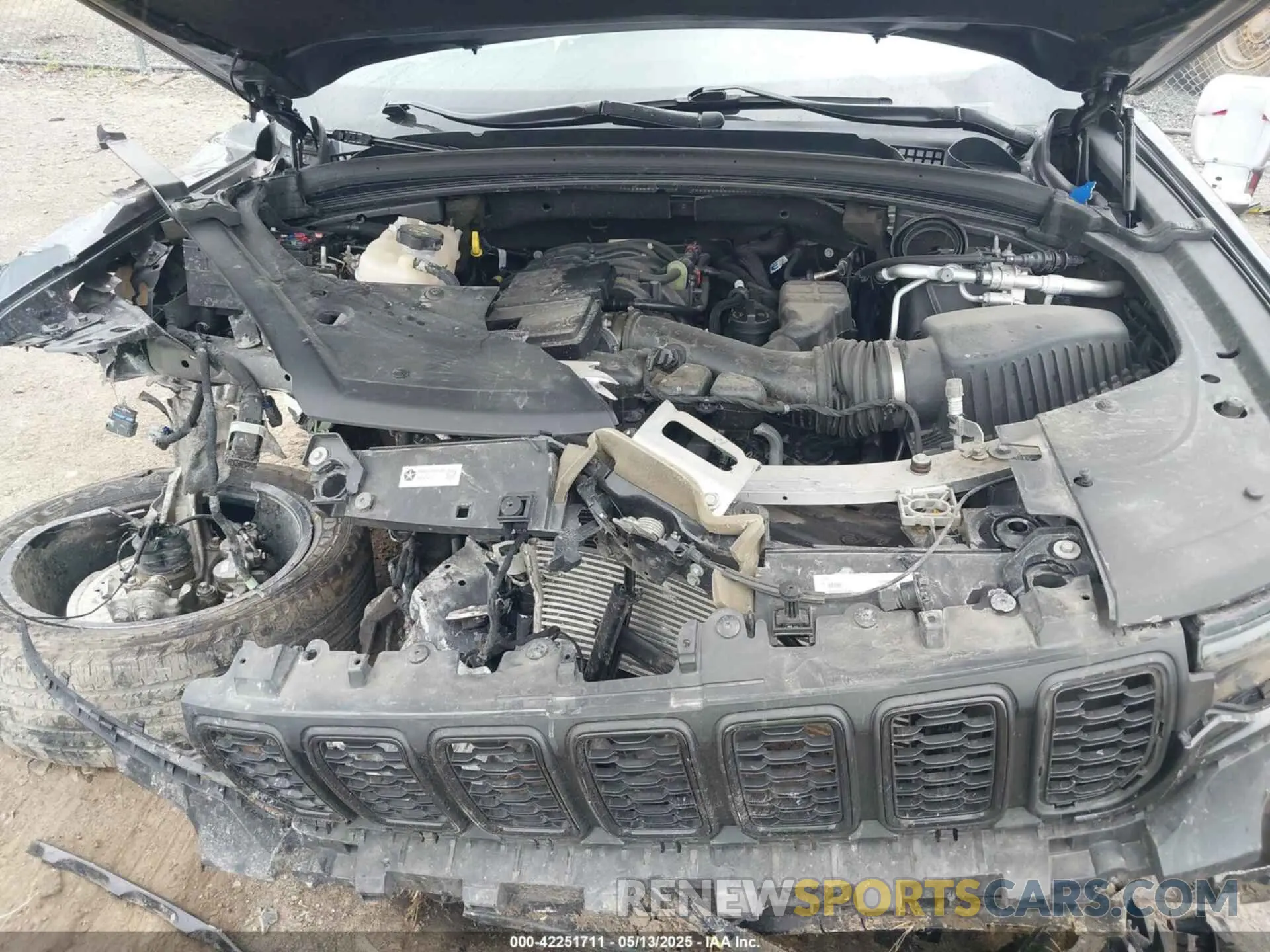10 Photograph of a damaged car 1C4RJKBG6N8557384 JEEP GRAND CHEROKEE L 2022