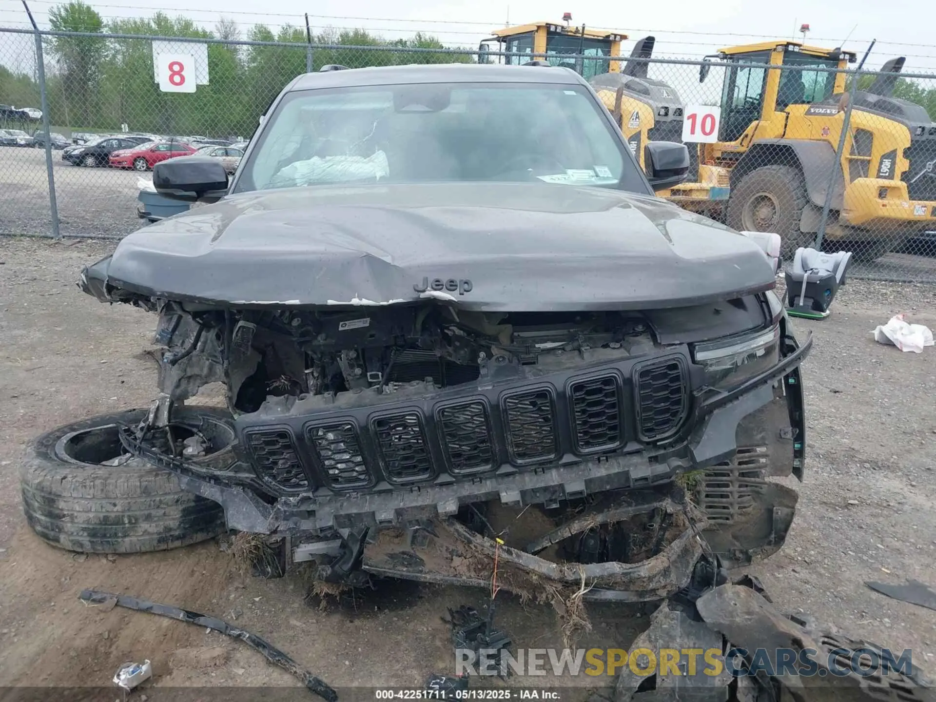 13 Photograph of a damaged car 1C4RJKBG6N8557384 JEEP GRAND CHEROKEE L 2022