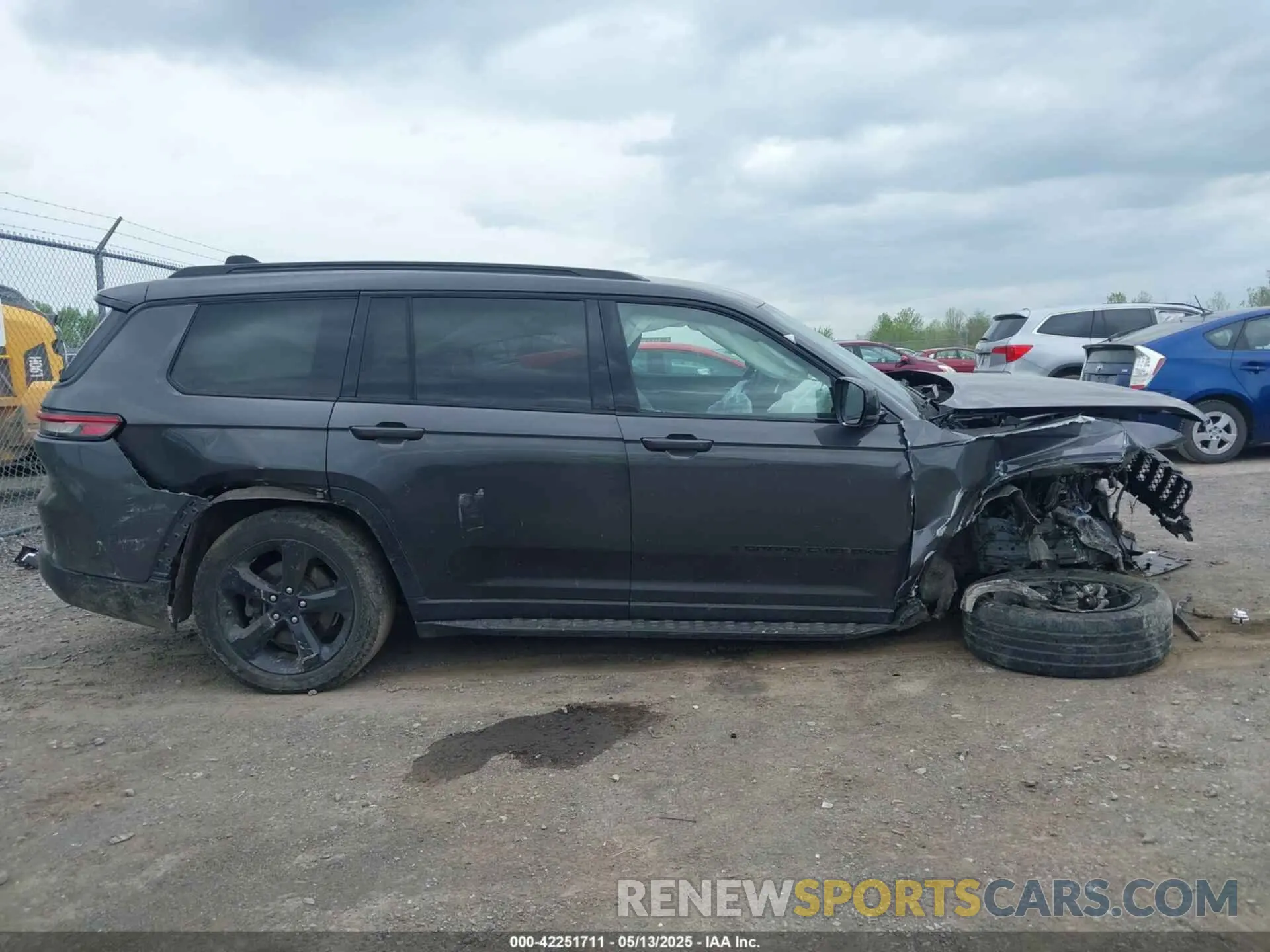 14 Photograph of a damaged car 1C4RJKBG6N8557384 JEEP GRAND CHEROKEE L 2022