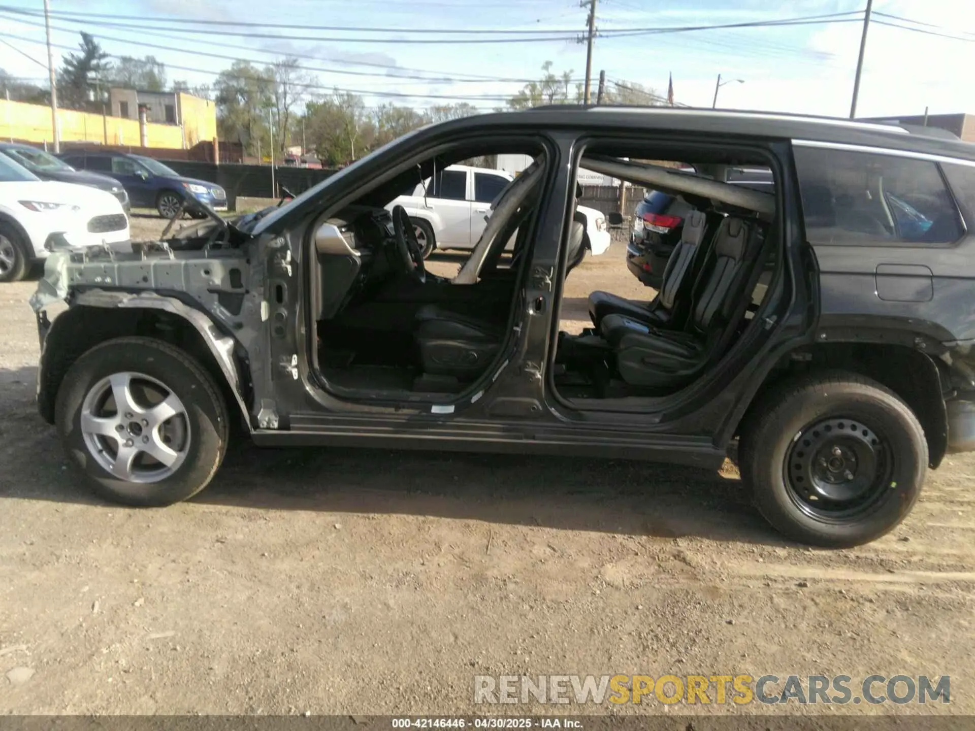 13 Photograph of a damaged car 1C4RJKBG6N8618328 JEEP GRAND CHEROKEE L 2022
