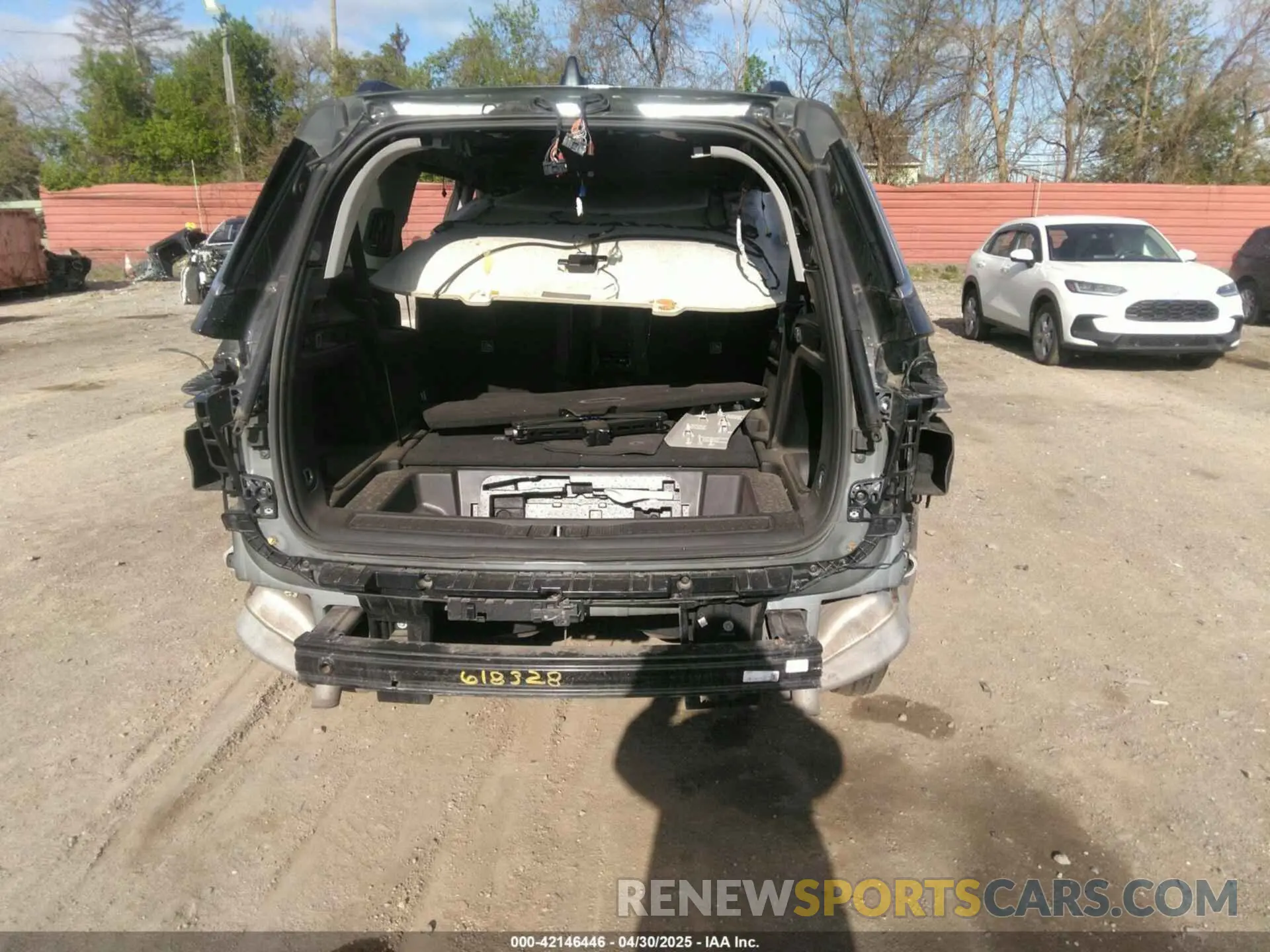 15 Photograph of a damaged car 1C4RJKBG6N8618328 JEEP GRAND CHEROKEE L 2022