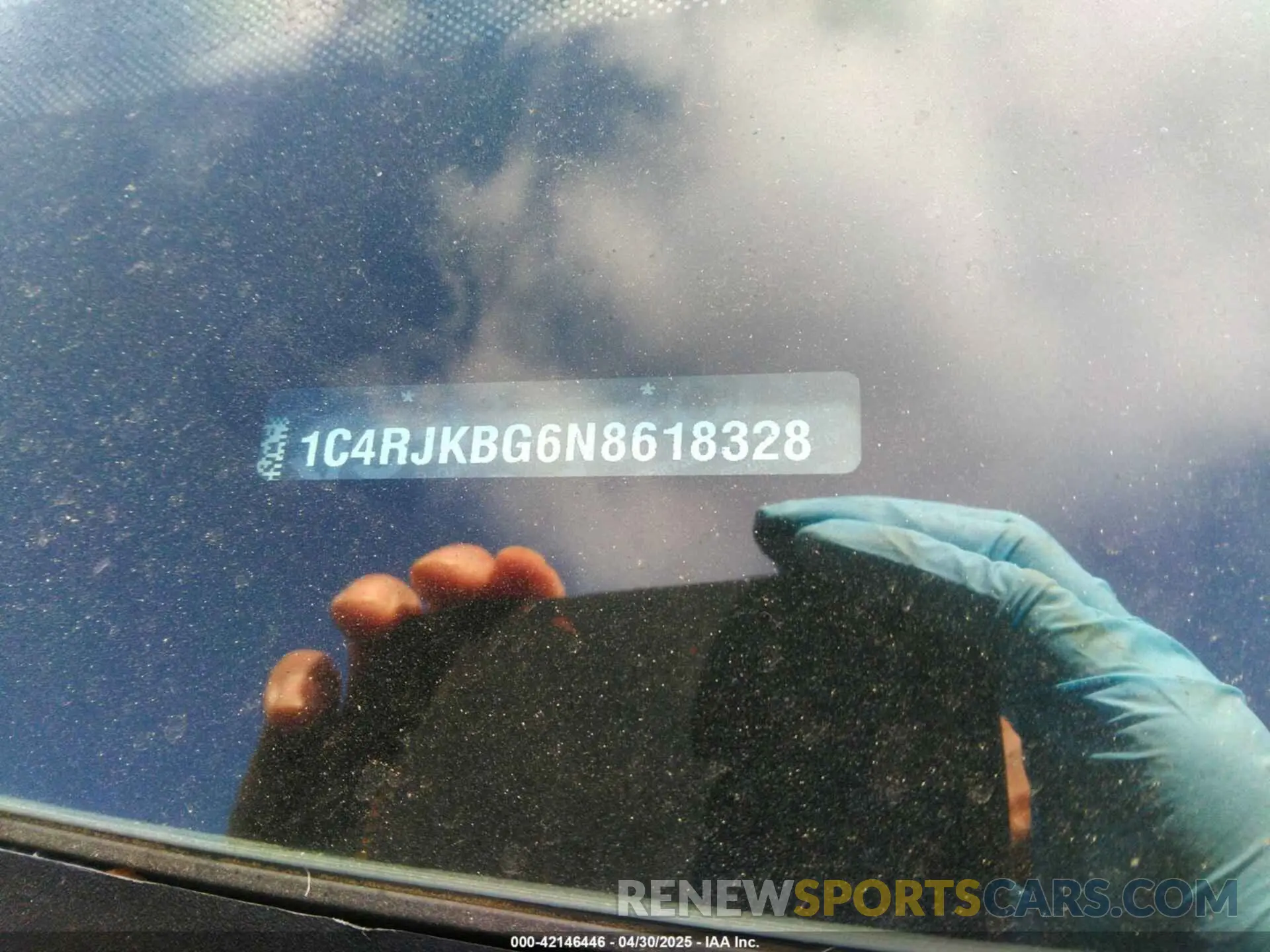 9 Photograph of a damaged car 1C4RJKBG6N8618328 JEEP GRAND CHEROKEE L 2022