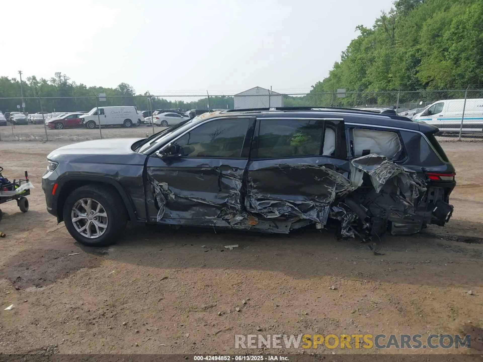 14 Photograph of a damaged car 1C4RJKBG7N8626731 JEEP GRAND CHEROKEE L 2022