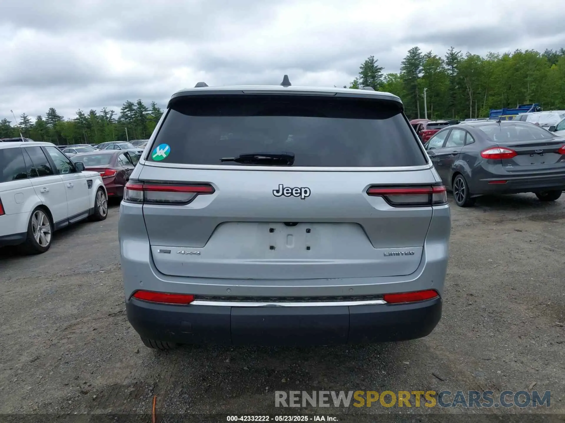 17 Photograph of a damaged car 1C4RJKBGXN8624293 JEEP GRAND CHEROKEE L 2022
