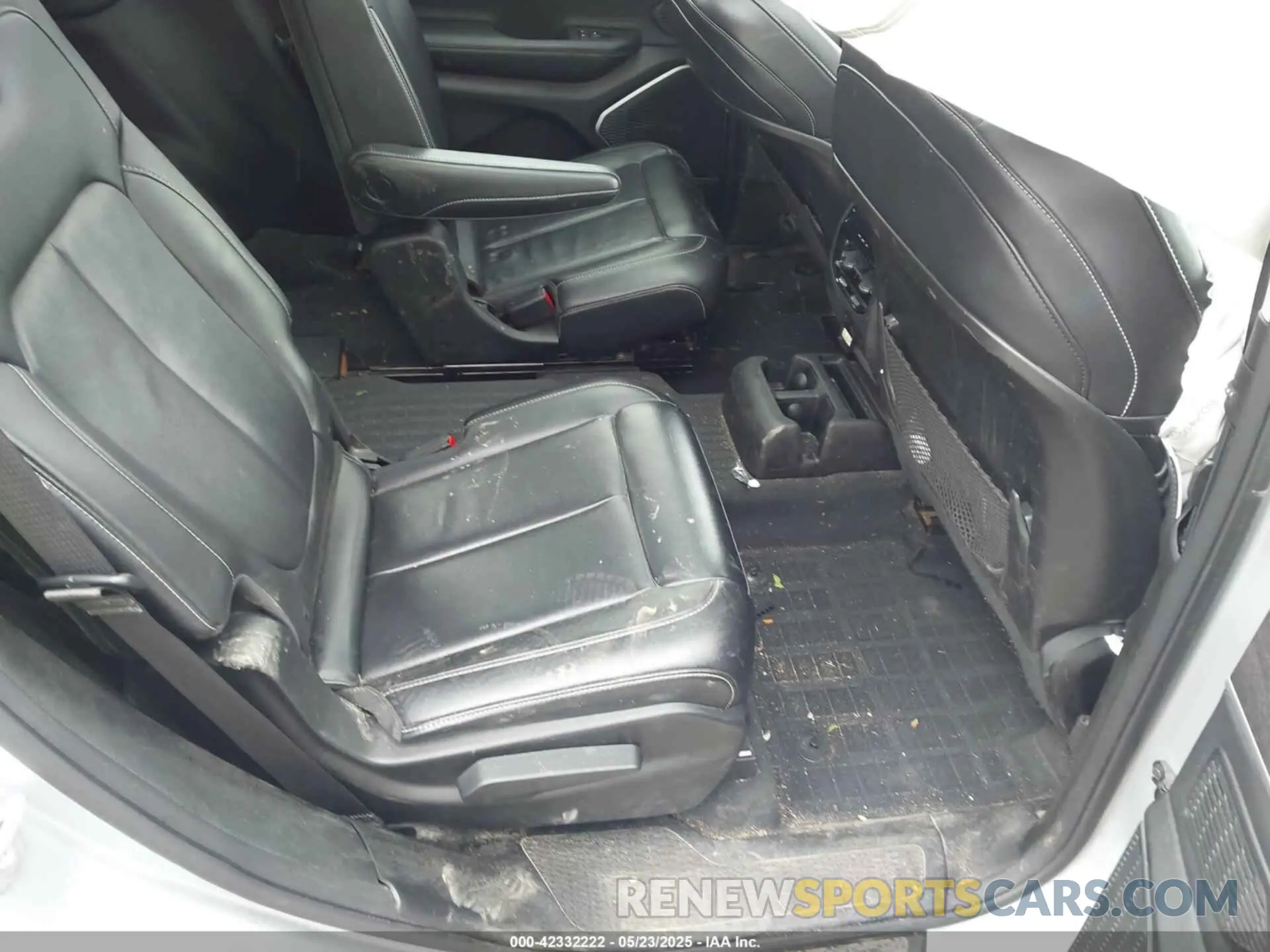 8 Photograph of a damaged car 1C4RJKBGXN8624293 JEEP GRAND CHEROKEE L 2022