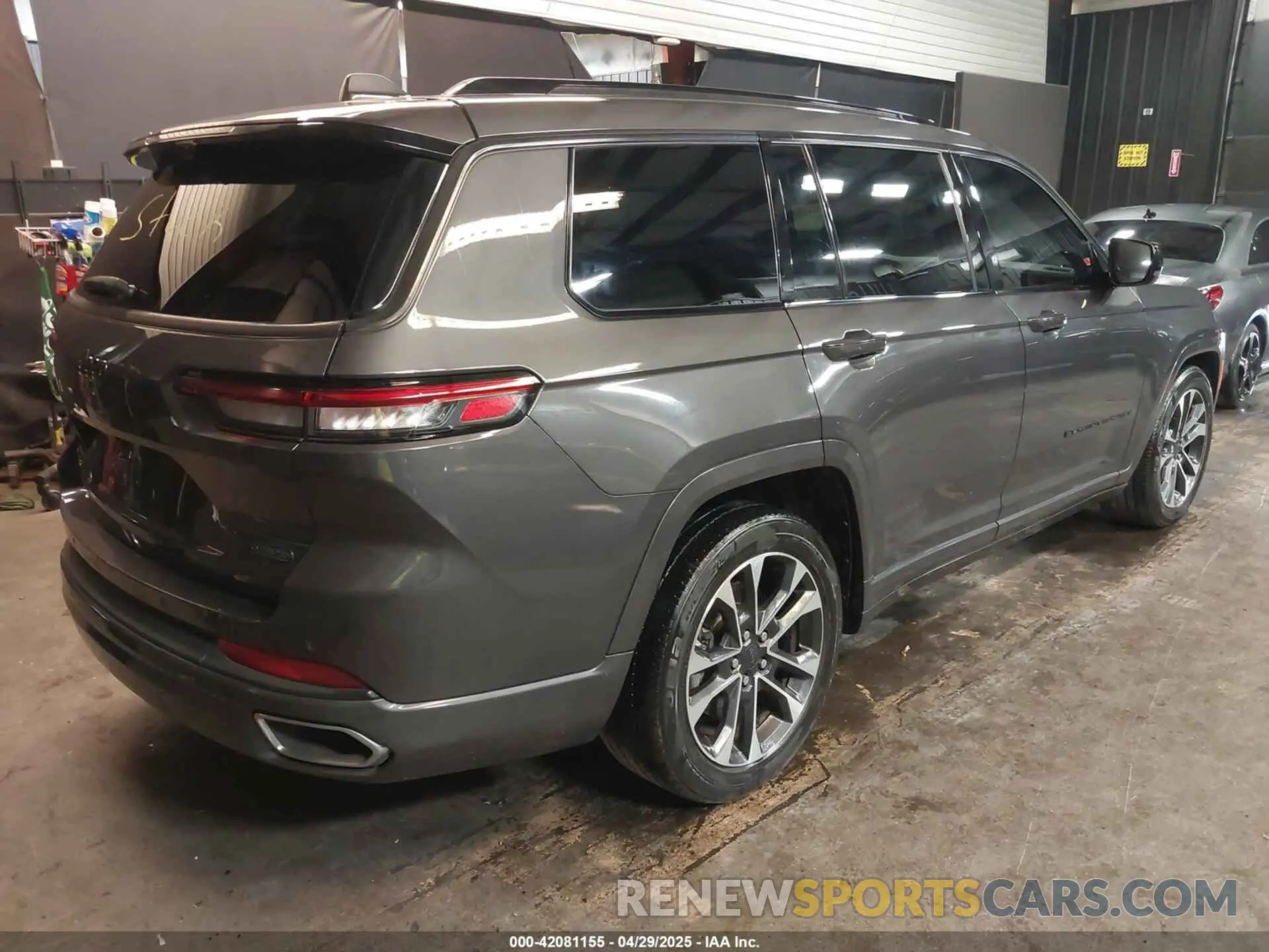 4 Photograph of a damaged car 1C4RJKDG8N8535206 JEEP GRAND CHEROKEE L 2022