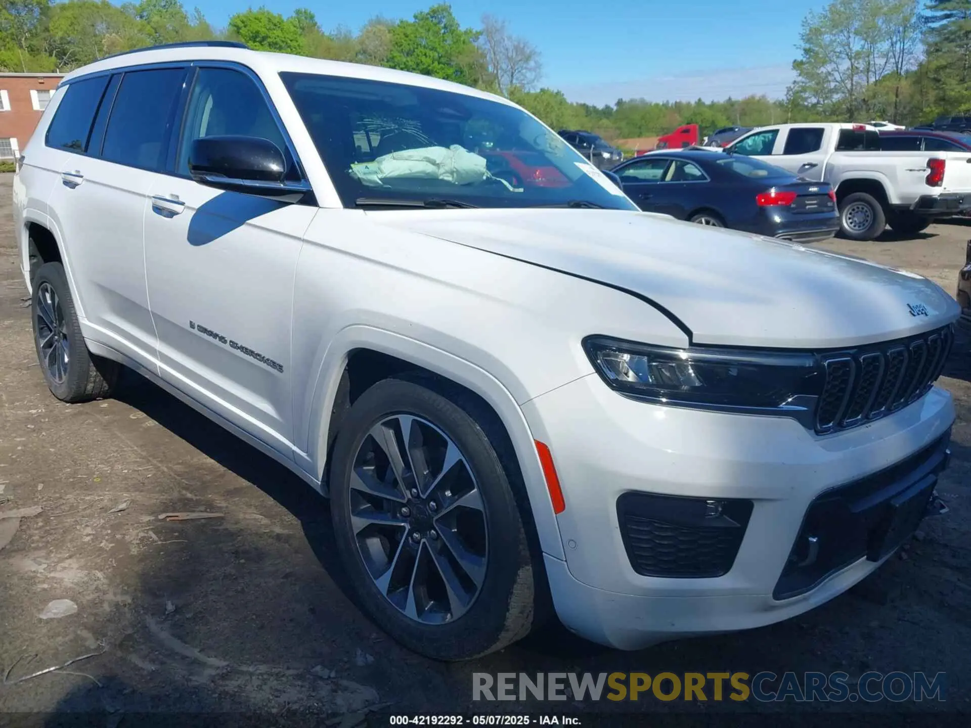 1 Photograph of a damaged car 1C4RJKDG9N8532220 JEEP GRAND CHEROKEE L 2022