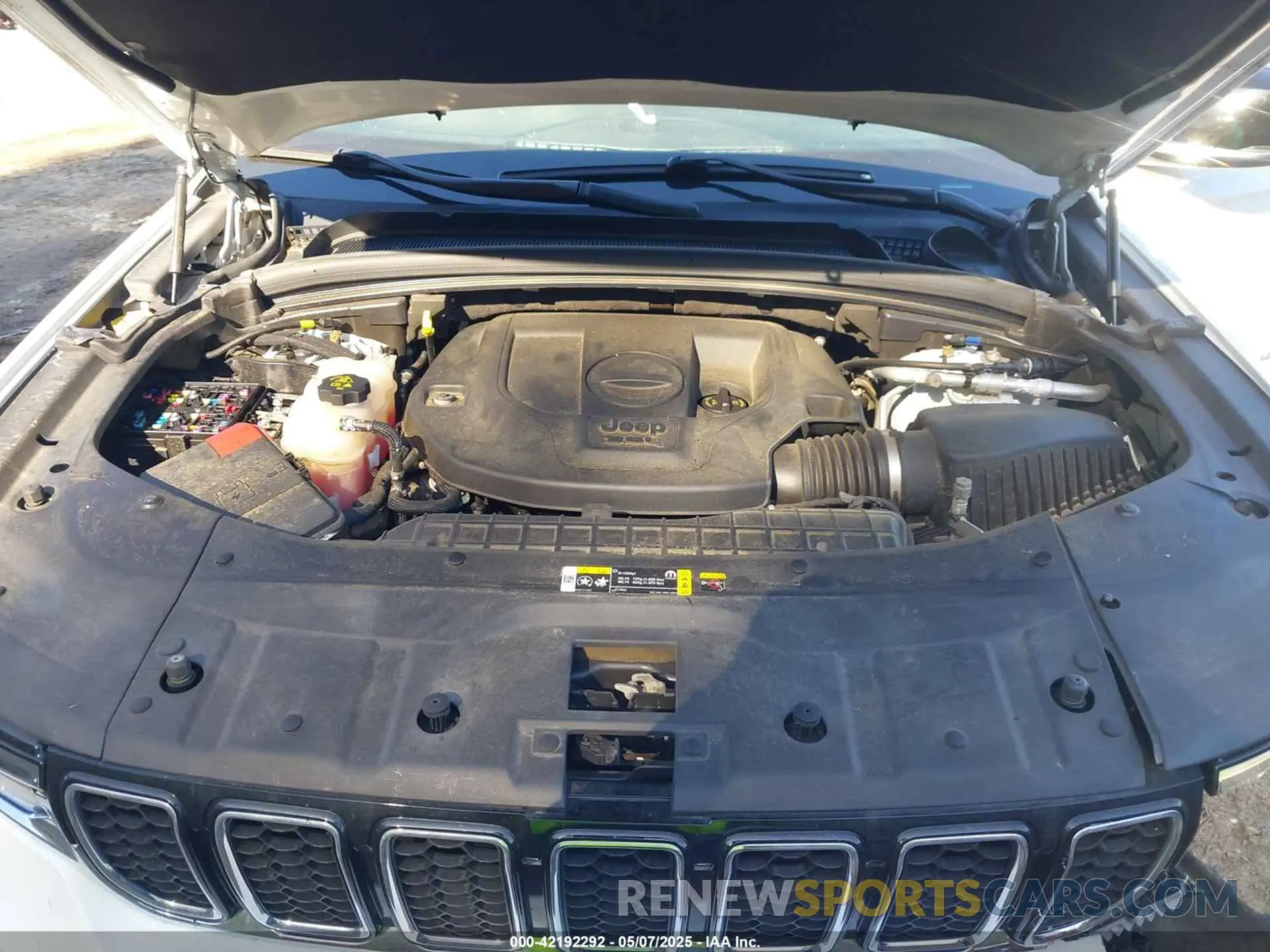 10 Photograph of a damaged car 1C4RJKDG9N8532220 JEEP GRAND CHEROKEE L 2022