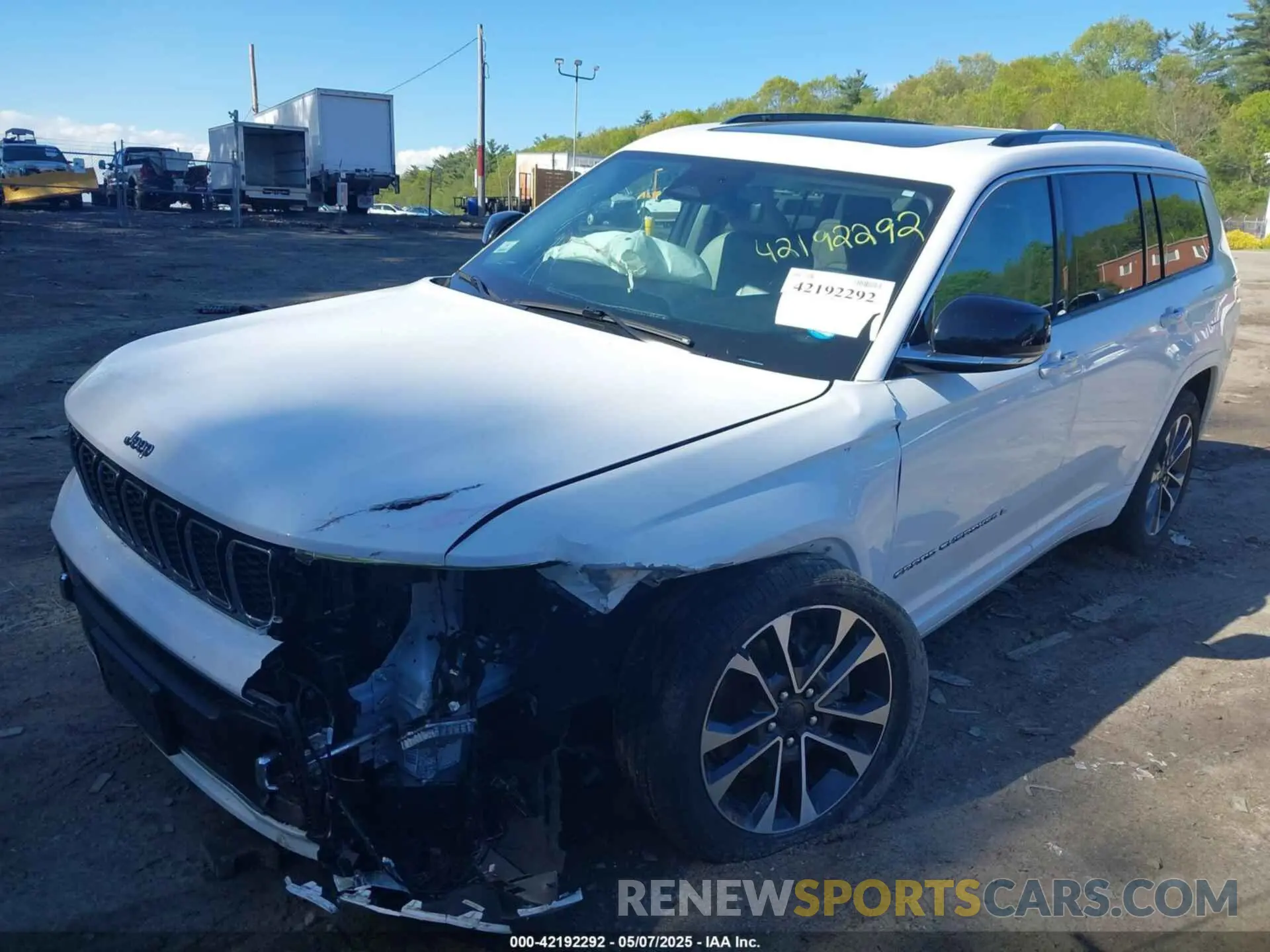 2 Photograph of a damaged car 1C4RJKDG9N8532220 JEEP GRAND CHEROKEE L 2022